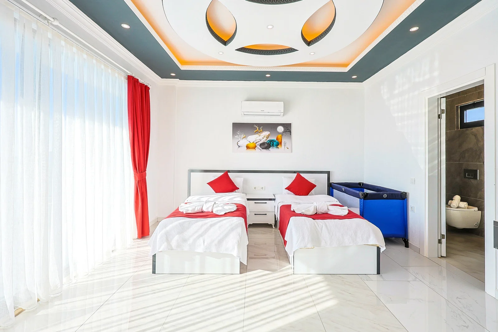 Çavdır’da Balayı Çiftlerine Uygun, Korunaklı Havuzlu, 2 Yatak Odalı, Kiralık Villa