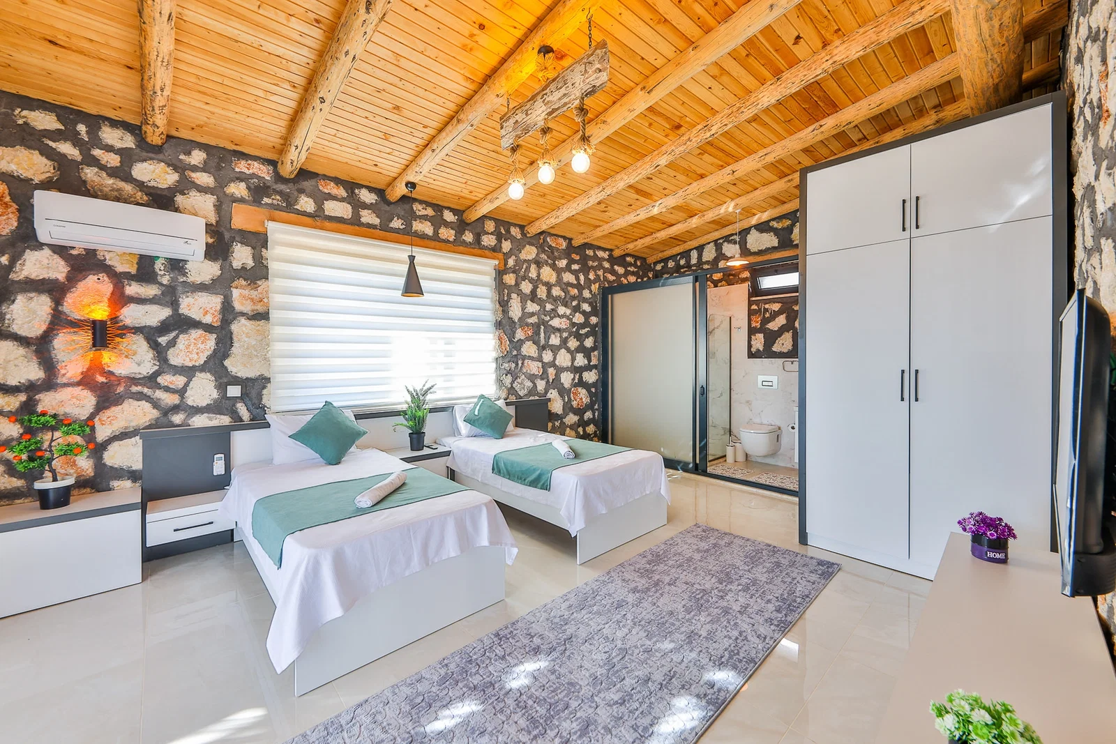 Çavdır’da Korunaklı, Çocuk Havuzlu, 4 Kişilik, Kiralık Villa