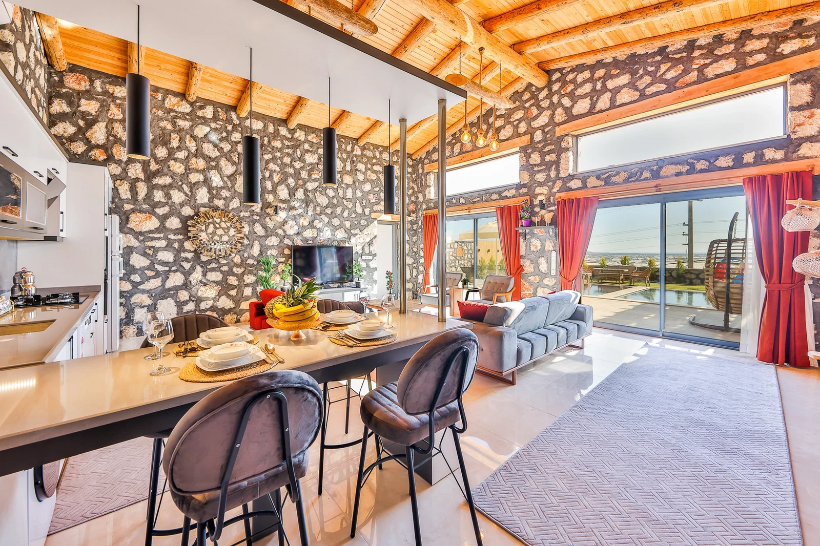 Çavdır’da Korunaklı, Çocuk Havuzlu, 4 Kişilik, Kiralık Villa