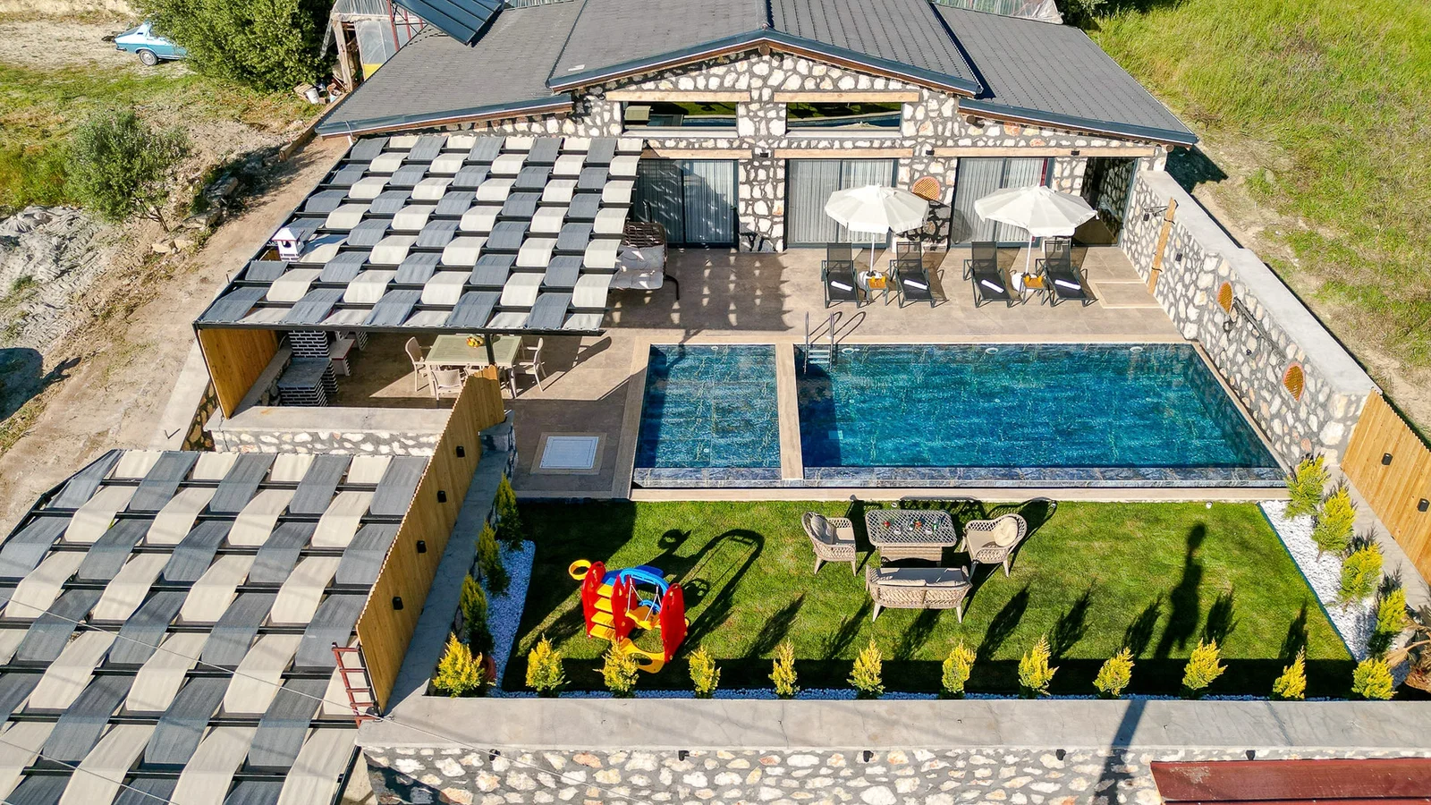 Çavdır’da Korunaklı, Çocuk Havuzlu, 4 Kişilik, Kiralık Villa