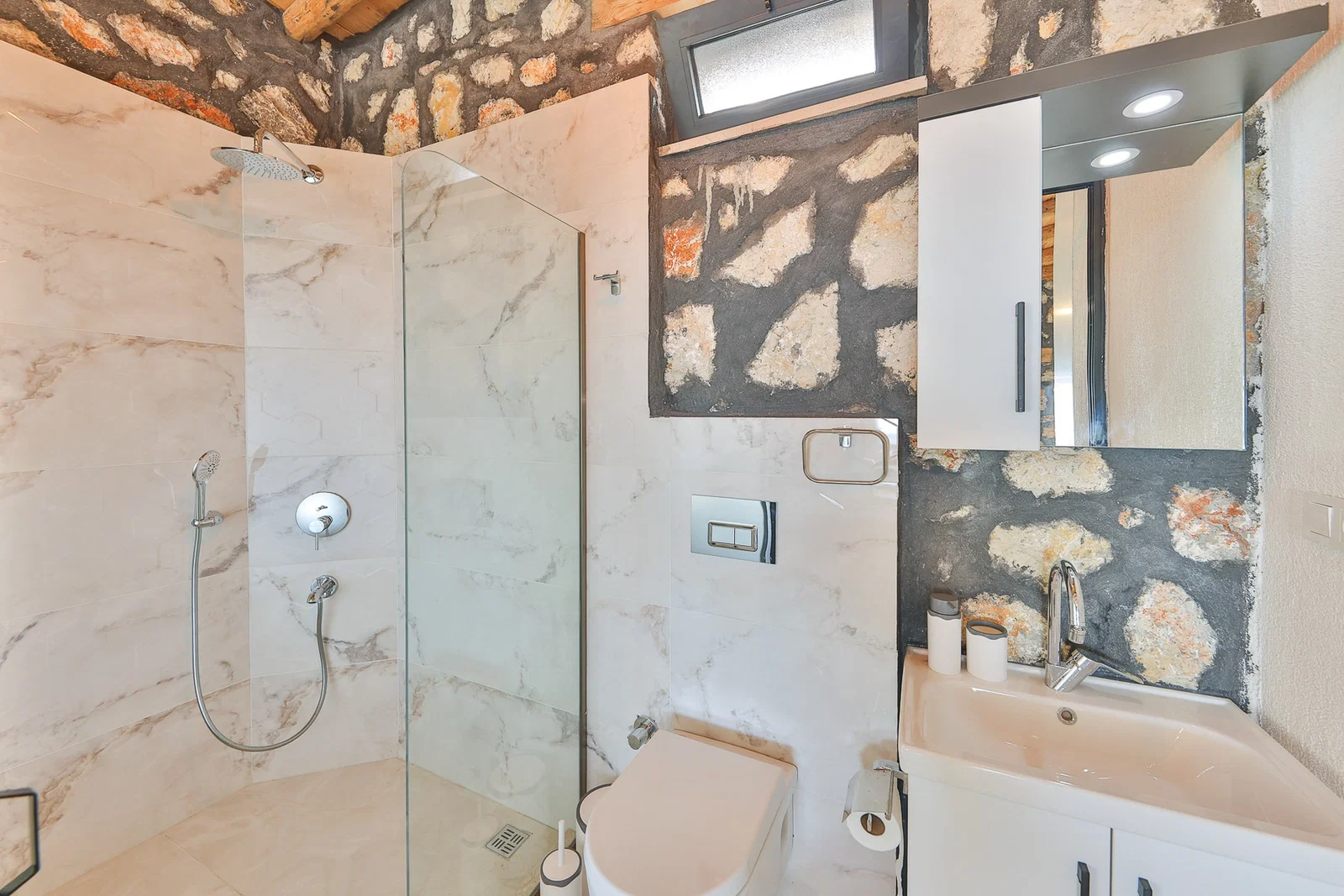 Çavdır’da Korunaklı, Çocuk Havuzlu, 4 Kişilik, Kiralık Villa