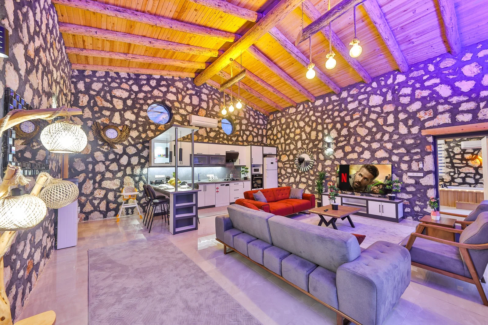 Çavdır’da Korunaklı, Çocuk Havuzlu, 4 Kişilik, Kiralık Villa