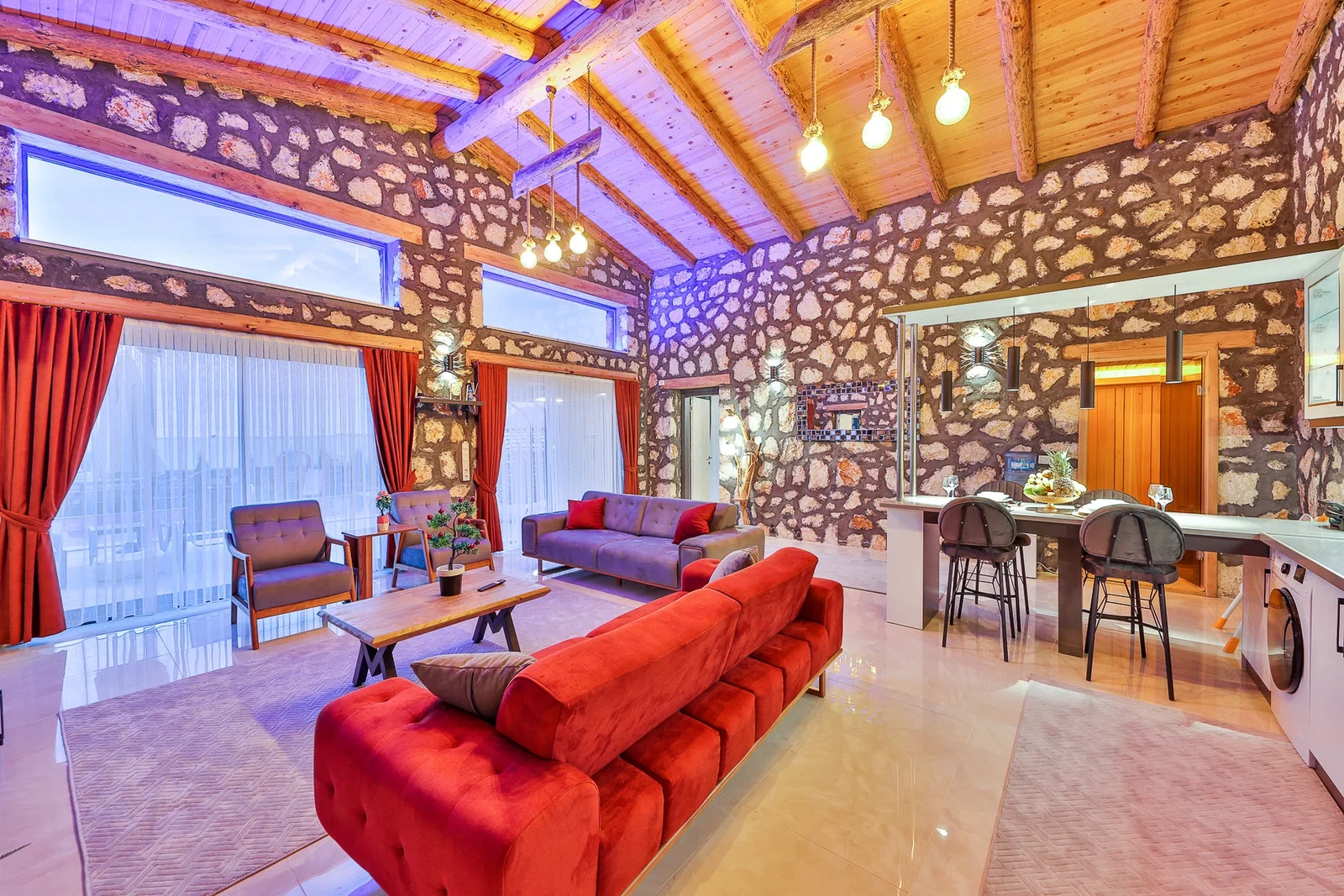 Çavdır’da Korunaklı, Çocuk Havuzlu, 4 Kişilik, Kiralık Villa