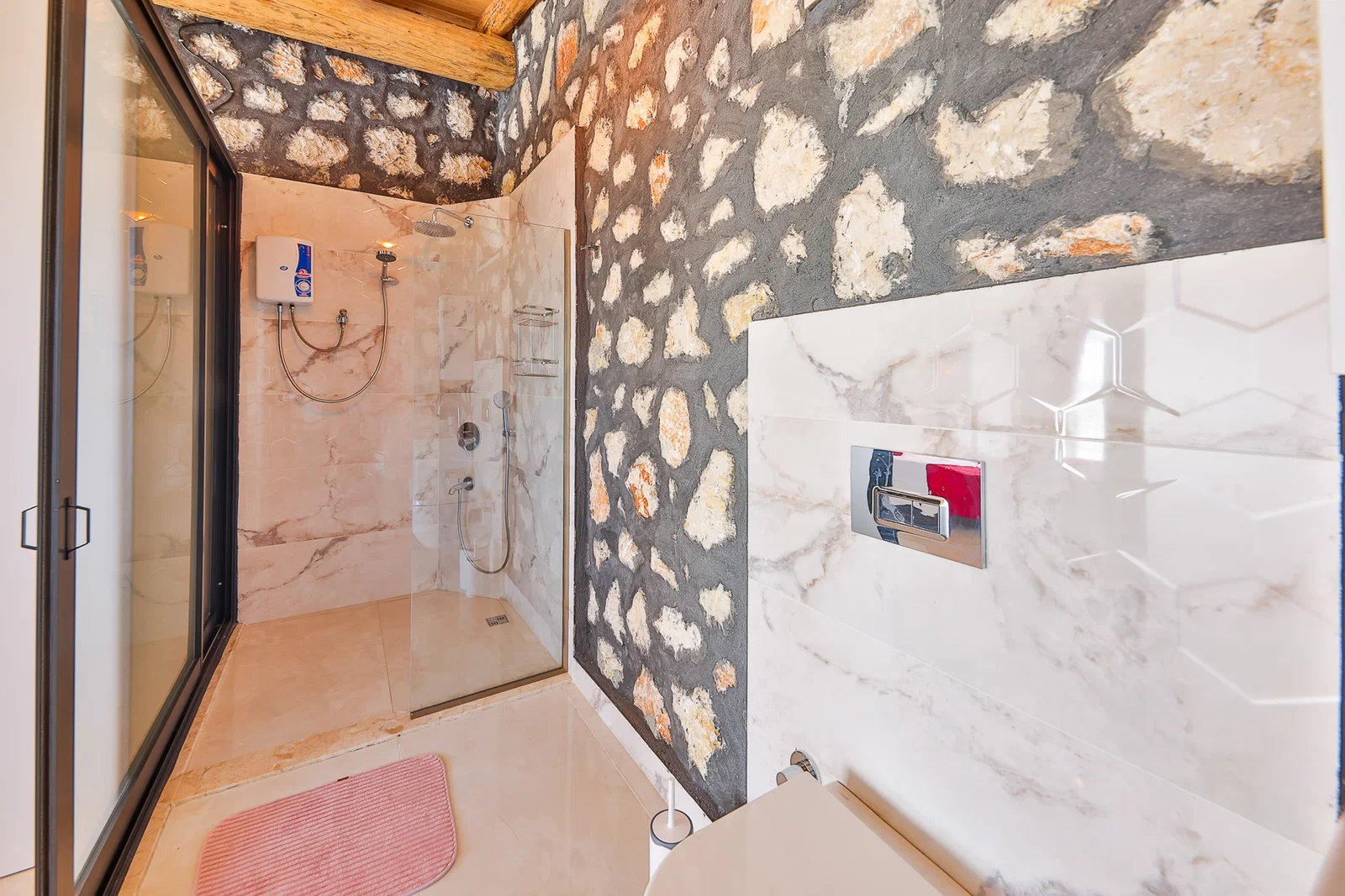 Çavdır’da Korunaklı, Çocuk Havuzlu, 4 Kişilik, Kiralık Villa
