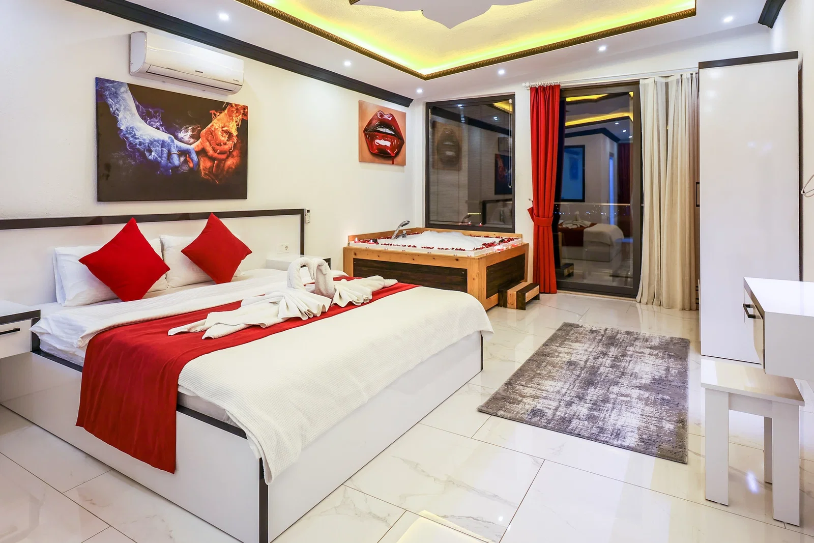 Çavdır’da Balayı Çiftlerine Uygun, Korunaklı Havuzlu, 6 Kişilik, Kiralık Villa