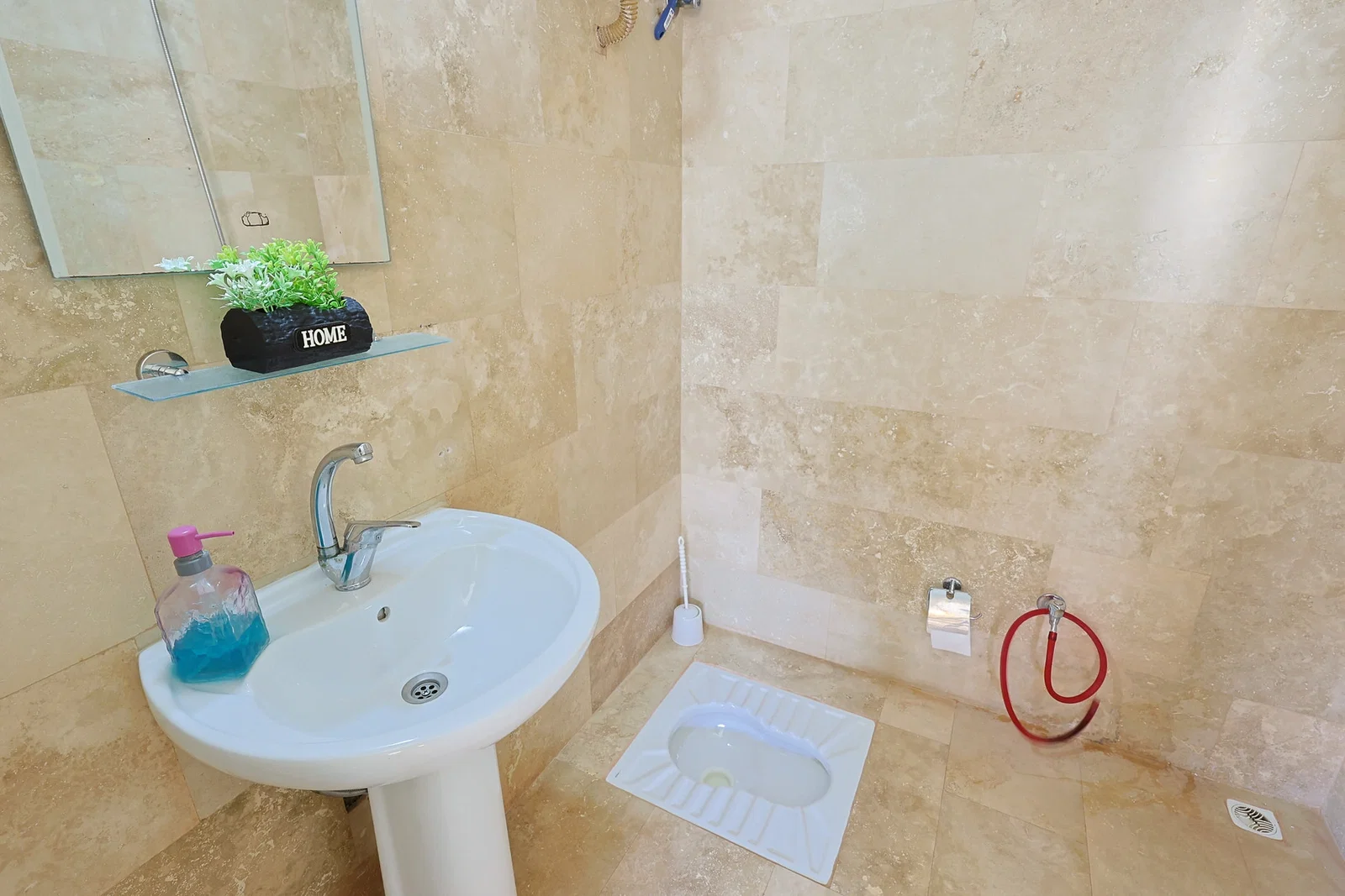 Çavdır’da Balayı Çiftlerine Uygun, Korunaklı Havuzlu, 6 Kişilik, Kiralık Villa