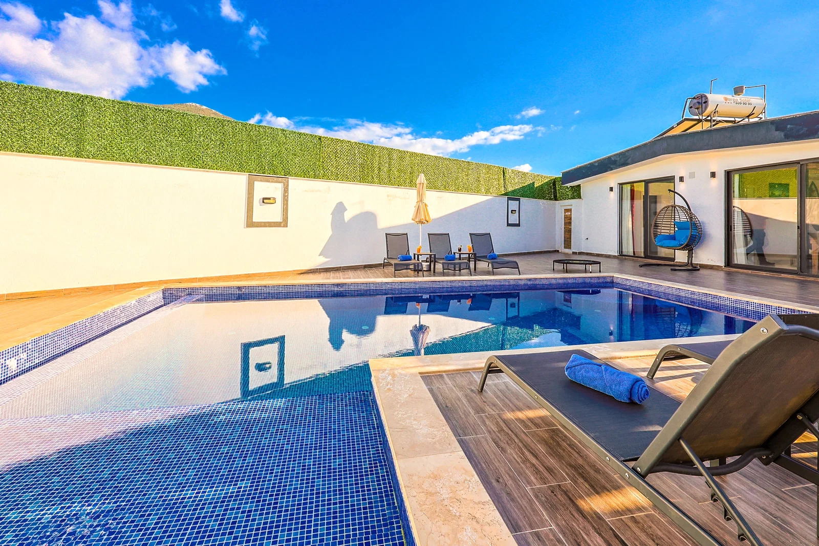 Çavdır’da Balayı Çiftlerine Uygun, Korunaklı Havuzlu, 6 Kişilik, Kiralık Villa