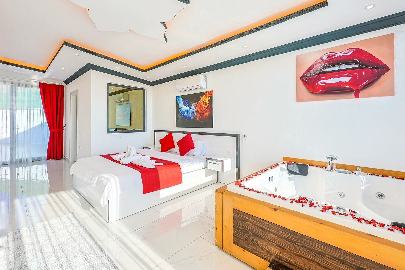 Çavdır’da Balayı Çiftlerine Uygun, Korunaklı Havuzlu, 6 Kişilik, Kiralık Villa