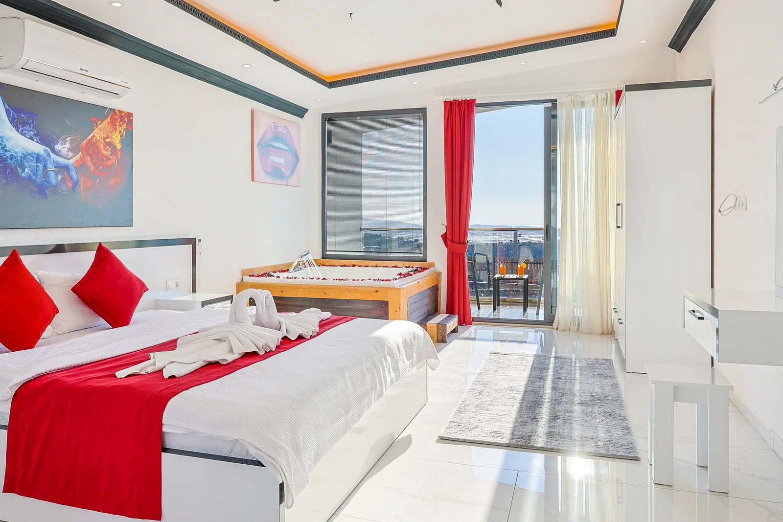 Çavdır’da Balayı Çiftlerine Uygun, Korunaklı Havuzlu, 6 Kişilik, Kiralık Villa
