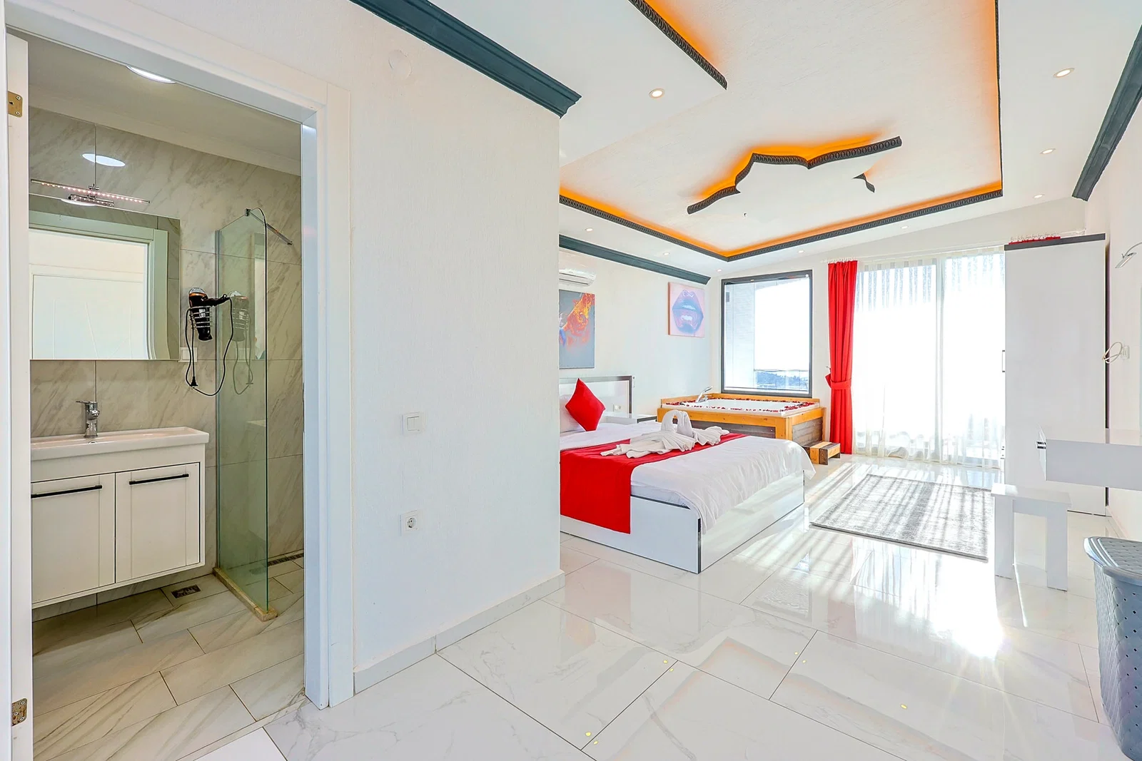 Çavdır’da Balayı Çiftlerine Uygun, Korunaklı Havuzlu, 6 Kişilik, Kiralık Villa