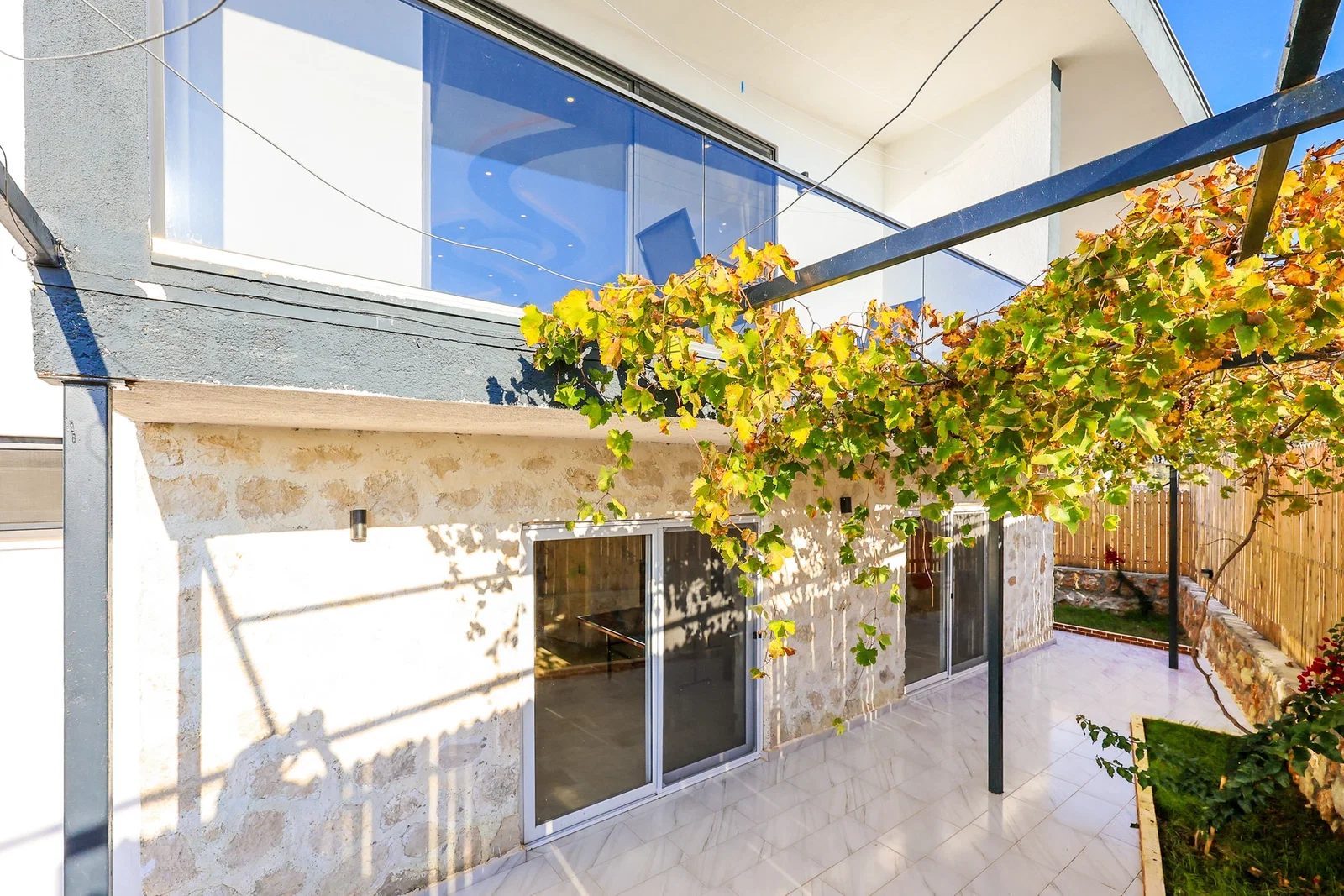 Çavdır’da Balayı Çiftlerine Uygun, Korunaklı Havuzlu, 6 Kişilik, Kiralık Villa