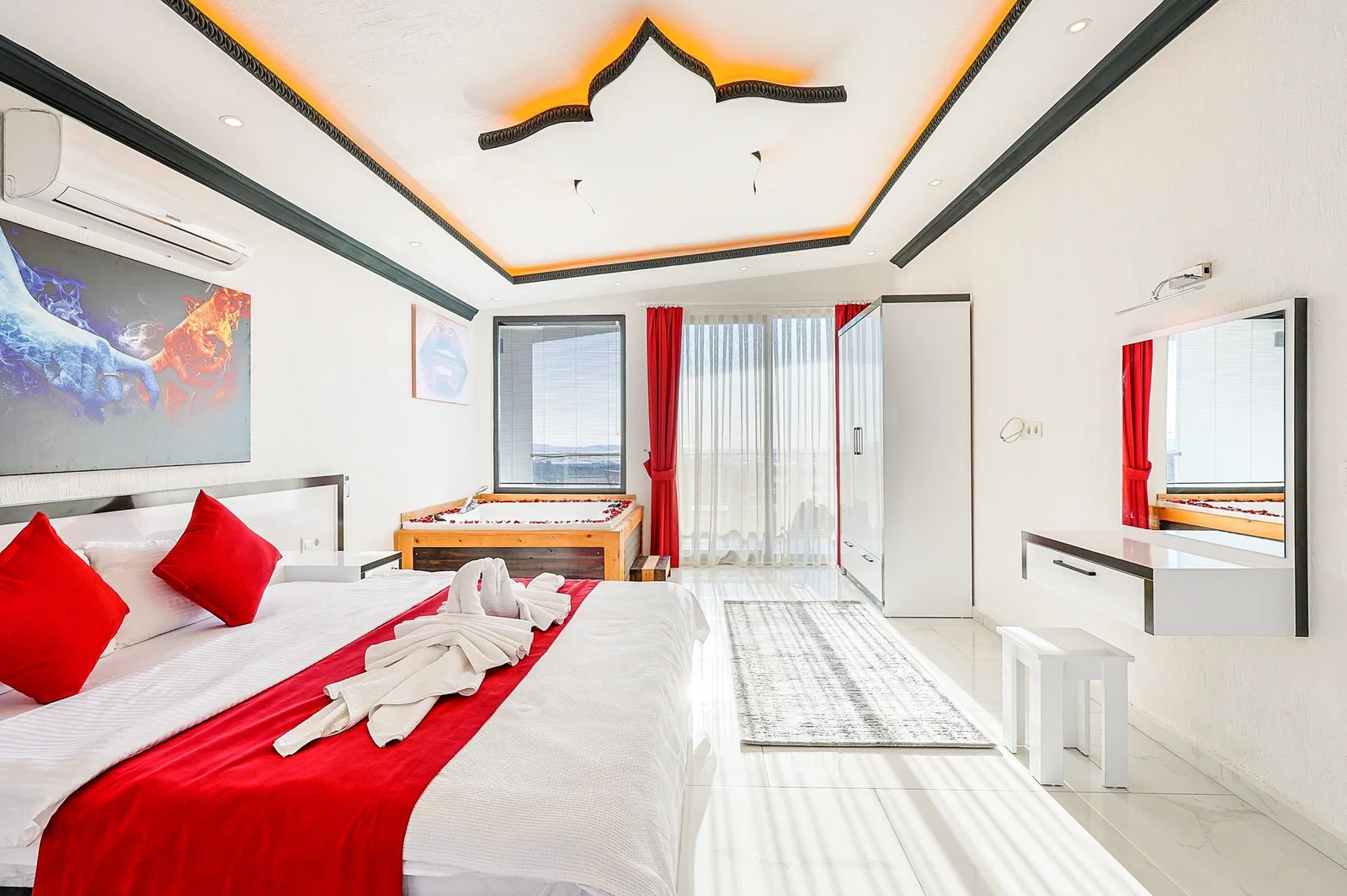 Çavdır’da Balayı Çiftlerine Uygun, Korunaklı Havuzlu, 6 Kişilik, Kiralık Villa