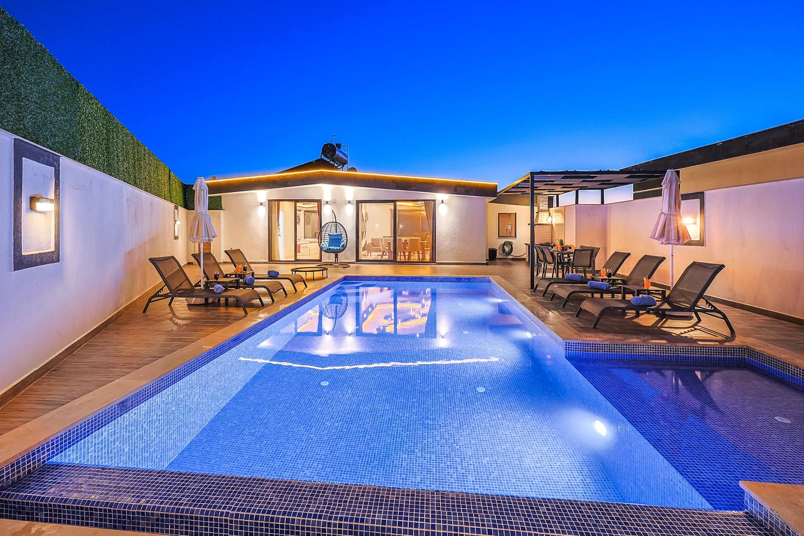 Çavdır’da Balayı Çiftlerine Uygun, Korunaklı Havuzlu, 6 Kişilik, Kiralık Villa