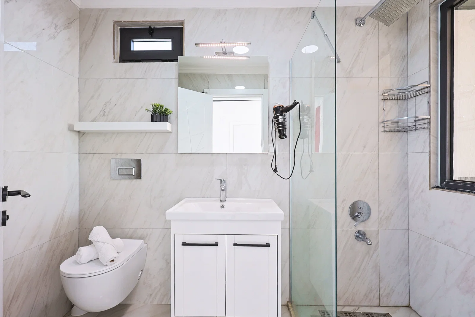 Çavdır’da Balayı Çiftlerine Uygun, Korunaklı Havuzlu, 6 Kişilik, Kiralık Villa