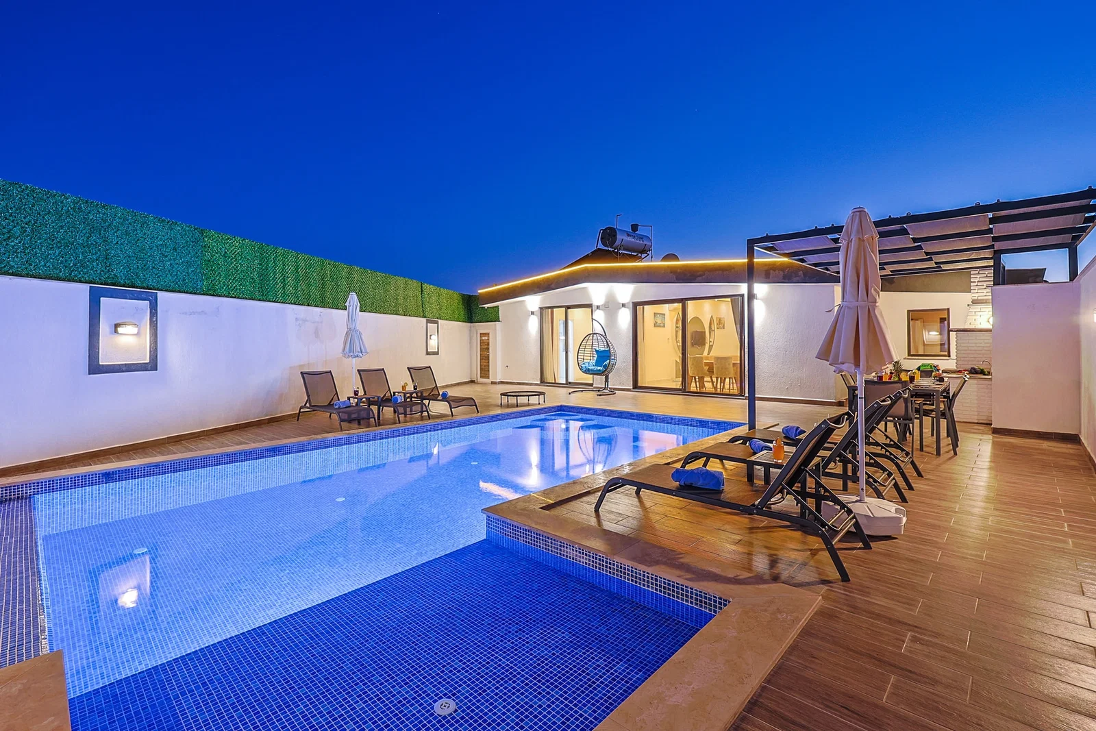 Çavdır’da Balayı Çiftlerine Uygun, Korunaklı Havuzlu, 6 Kişilik, Kiralık Villa