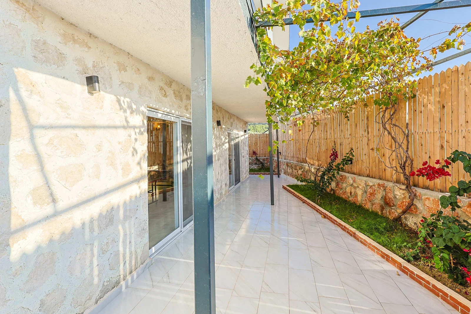 Çavdır’da Balayı Çiftlerine Uygun, Korunaklı Havuzlu, 6 Kişilik, Kiralık Villa