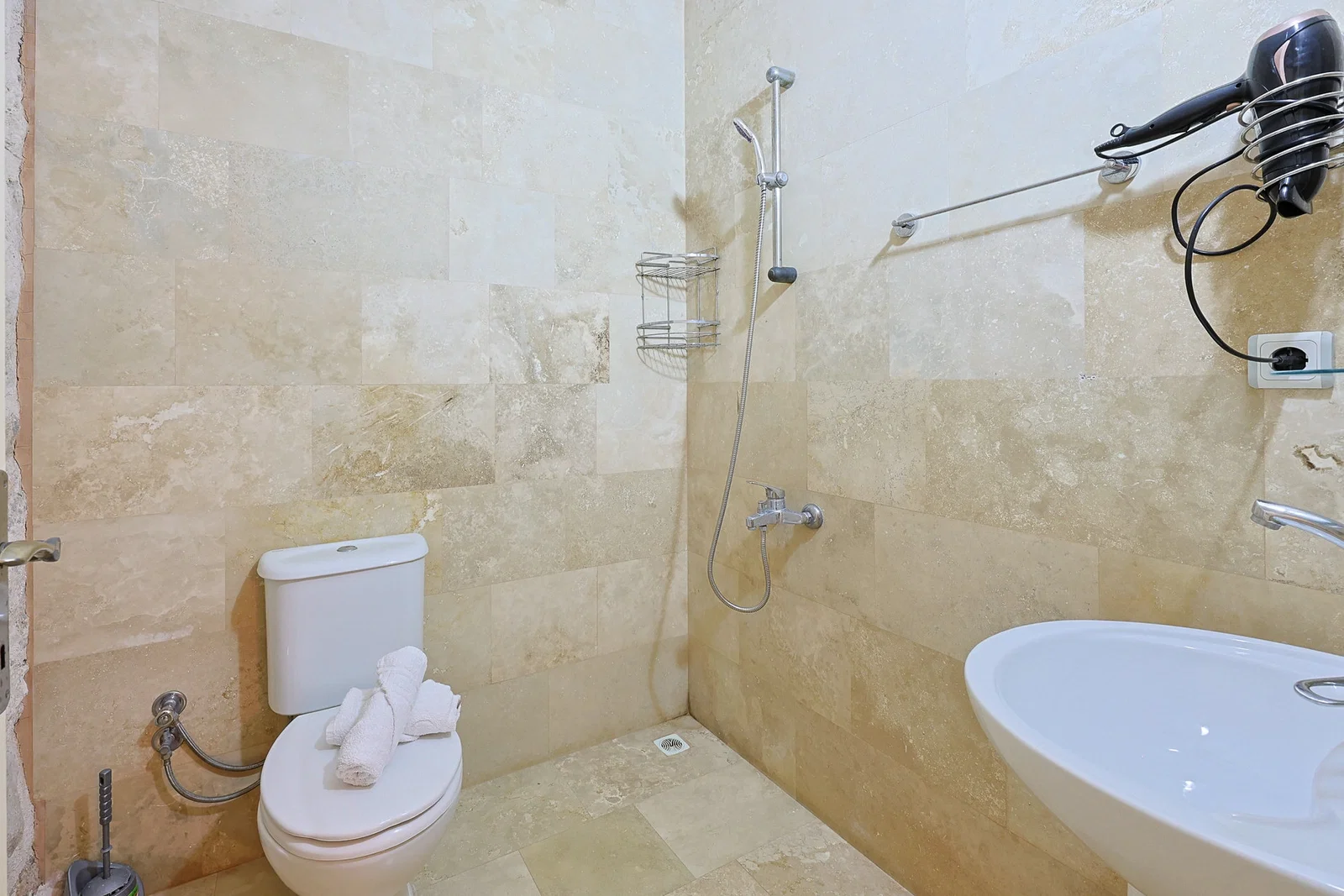 Çavdır’da Balayı Çiftlerine Uygun, Korunaklı Havuzlu, 6 Kişilik, Kiralık Villa
