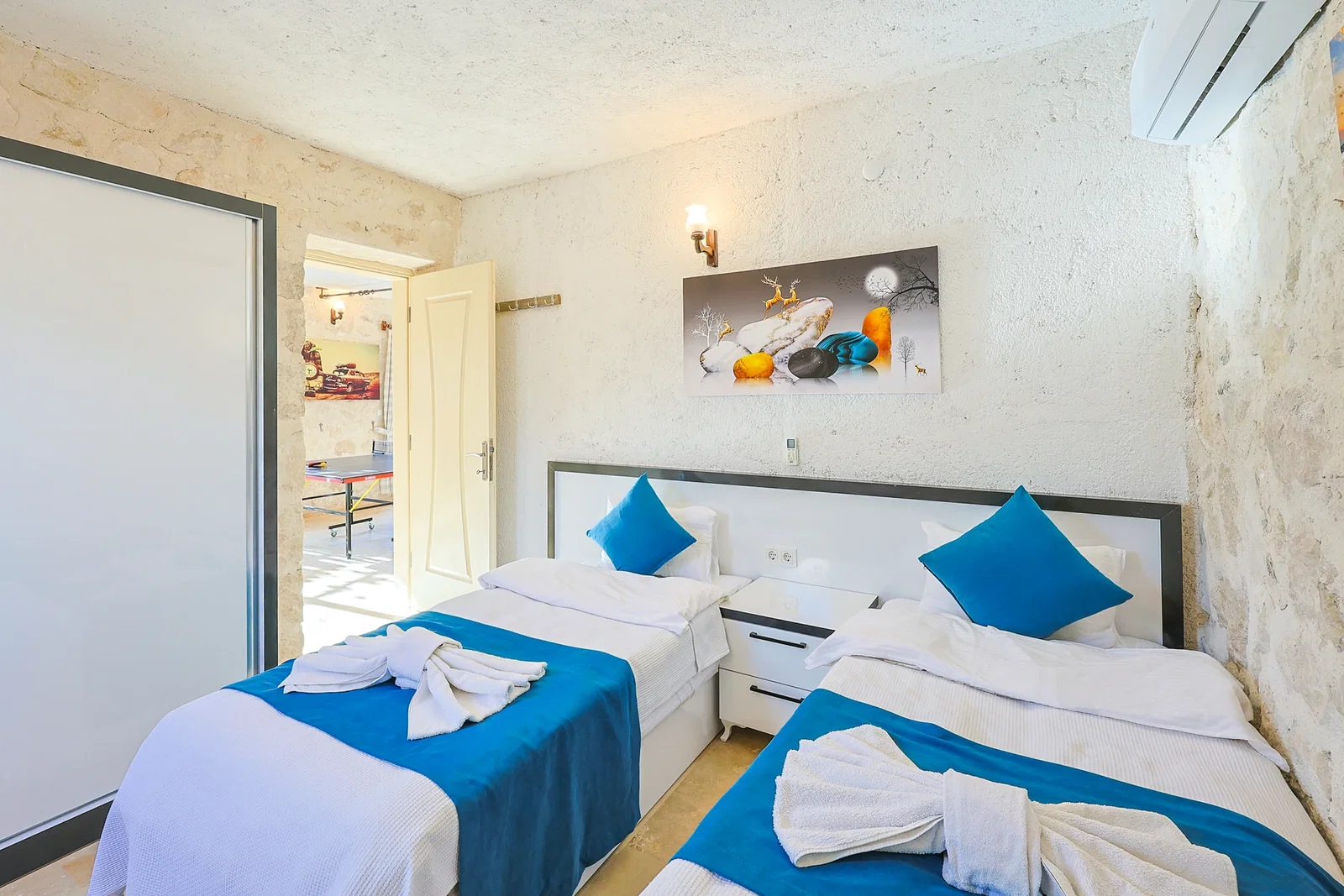 Çavdır’da Balayı Çiftlerine Uygun, Korunaklı Havuzlu, 6 Kişilik, Kiralık Villa