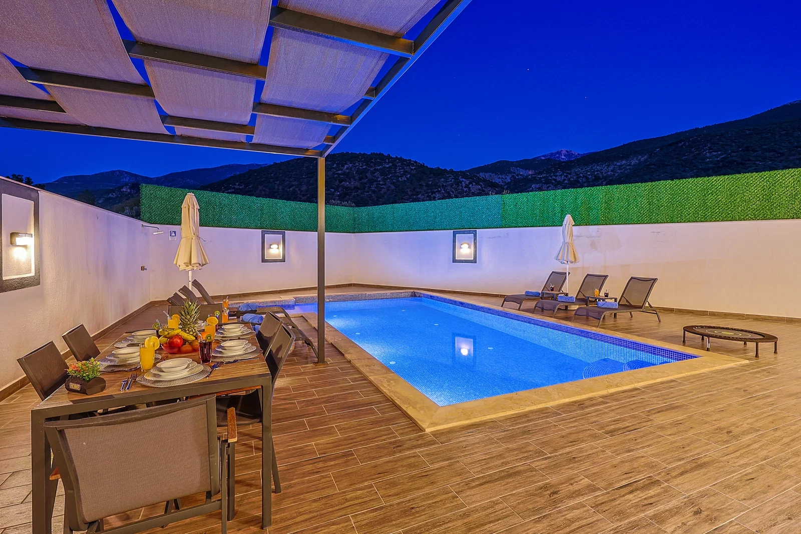Çavdır’da Balayı Çiftlerine Uygun, Korunaklı Havuzlu, 6 Kişilik, Kiralık Villa