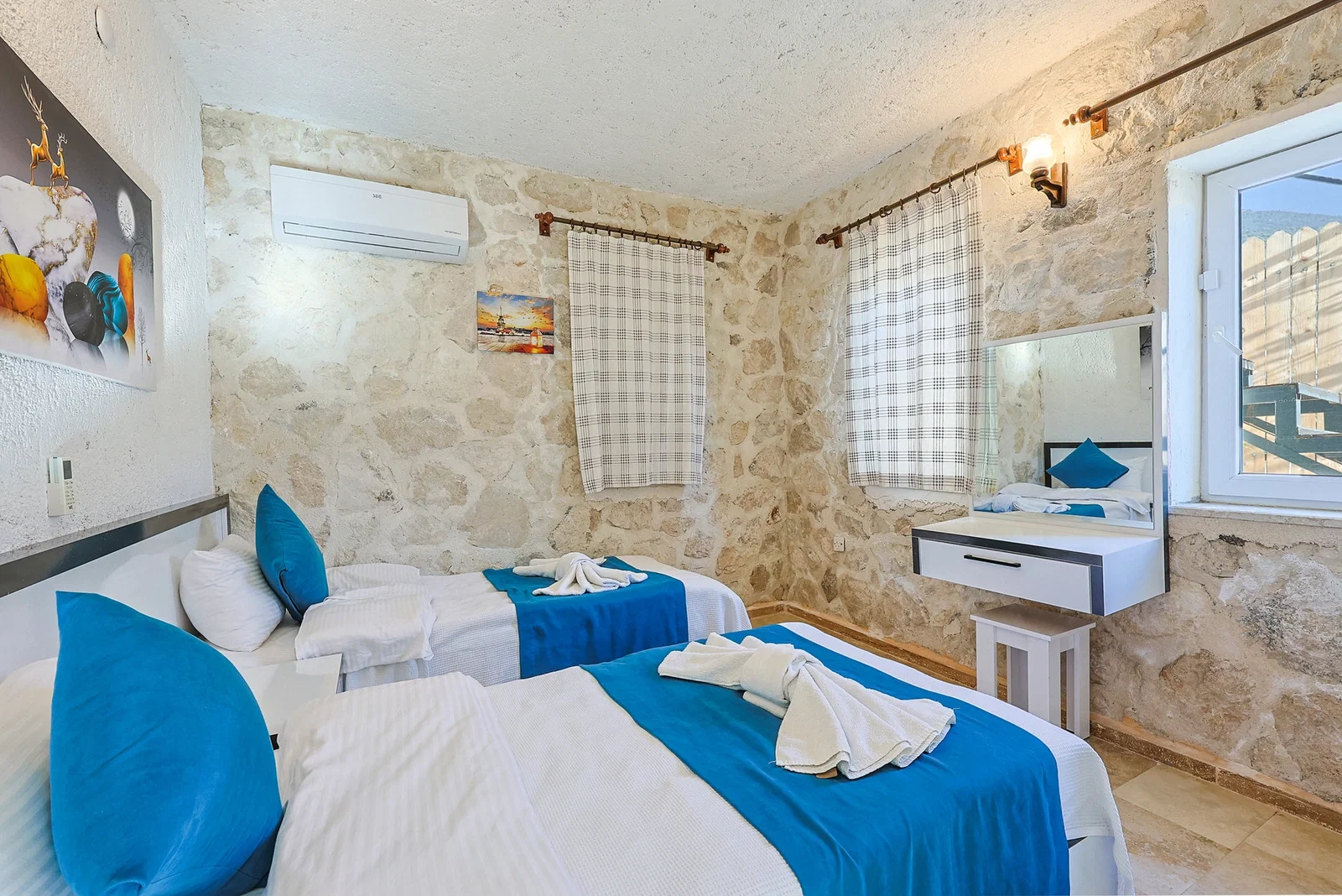 Çavdır’da Balayı Çiftlerine Uygun, Korunaklı Havuzlu, 6 Kişilik, Kiralık Villa
