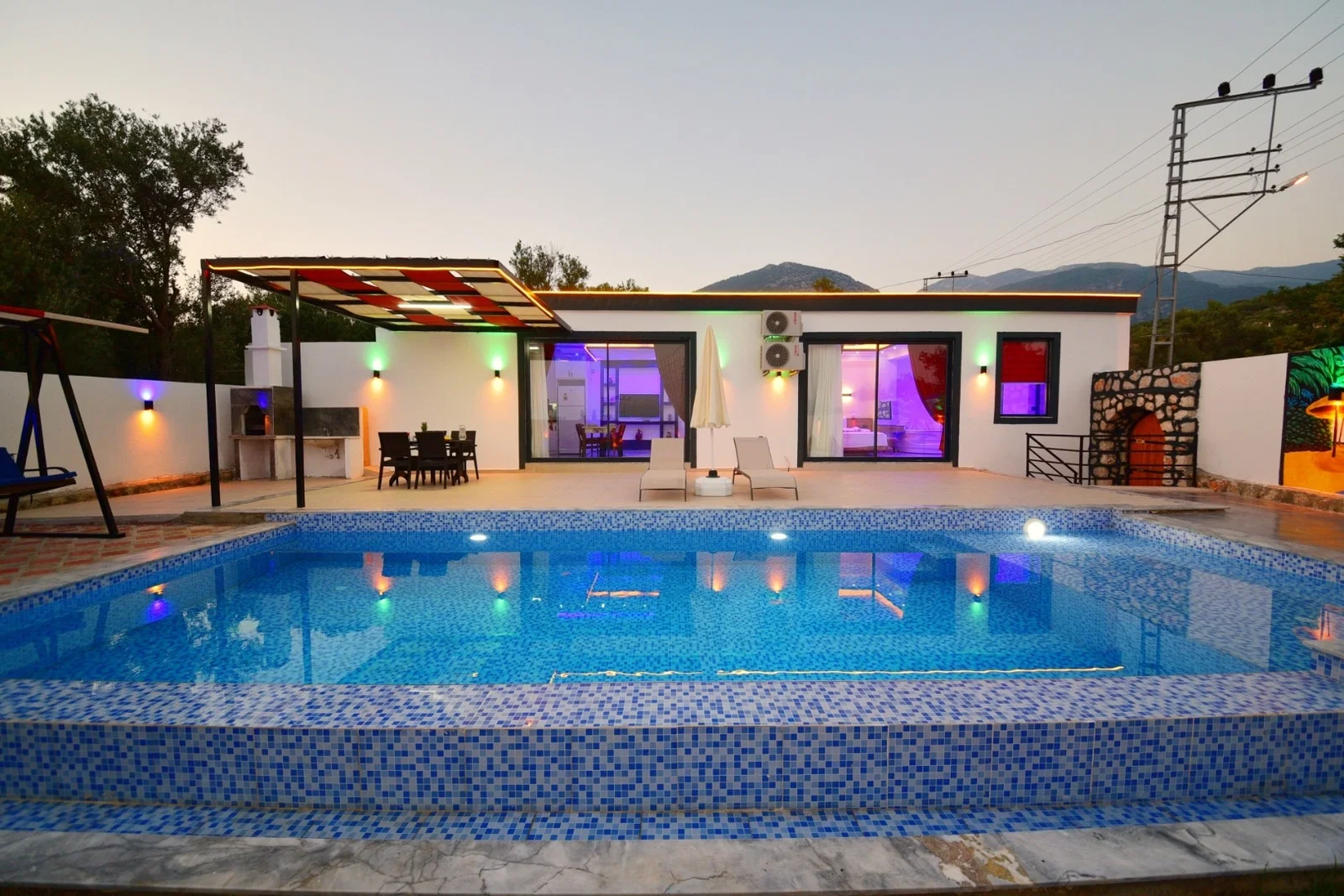 Çayköy’de Balayı Çiftlerine Uygun, Korunaklı Havuzlu, Jakuzili, Ekonomik Villa