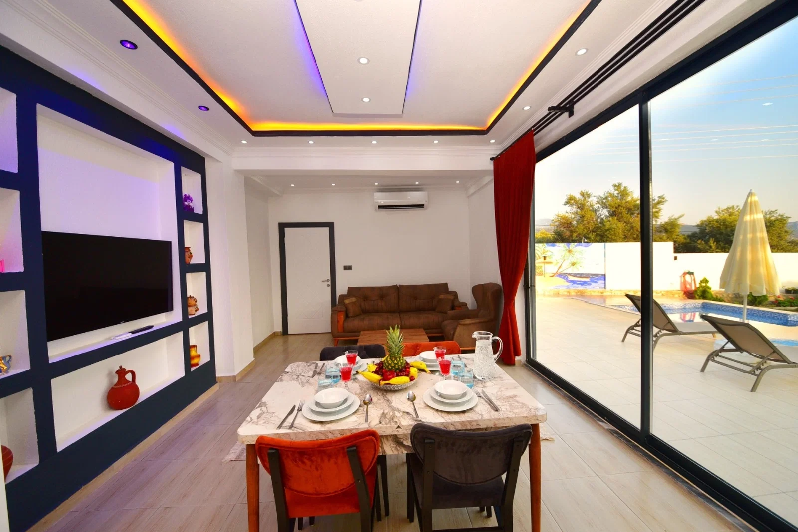 Çayköy’de Balayı Çiftlerine Uygun, Korunaklı Havuzlu, Jakuzili, Ekonomik Villa