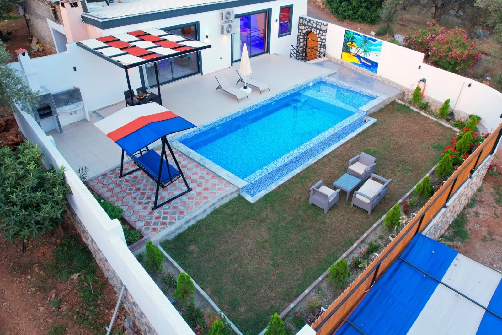 Çayköy’de Balayı Çiftlerine Uygun, Korunaklı Havuzlu, Jakuzili, Ekonomik Villa