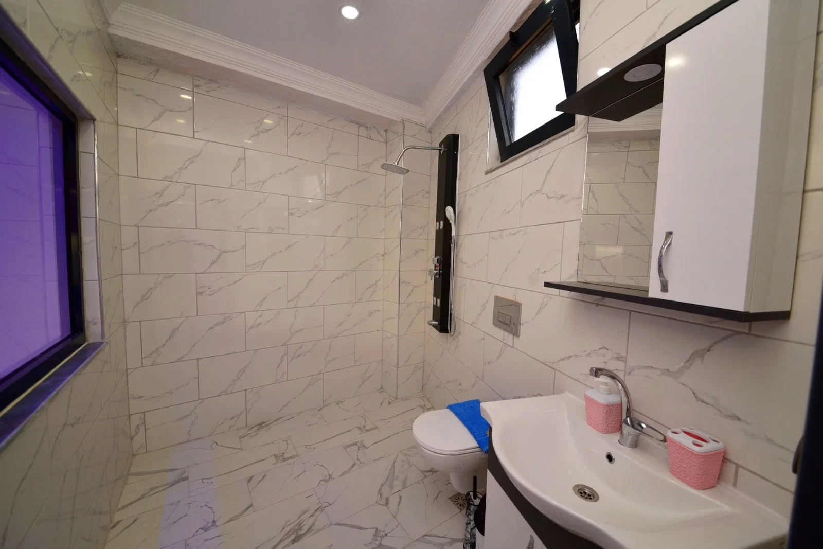 Çayköy’de Balayı Çiftlerine Uygun, Korunaklı Havuzlu, Jakuzili, Ekonomik Villa