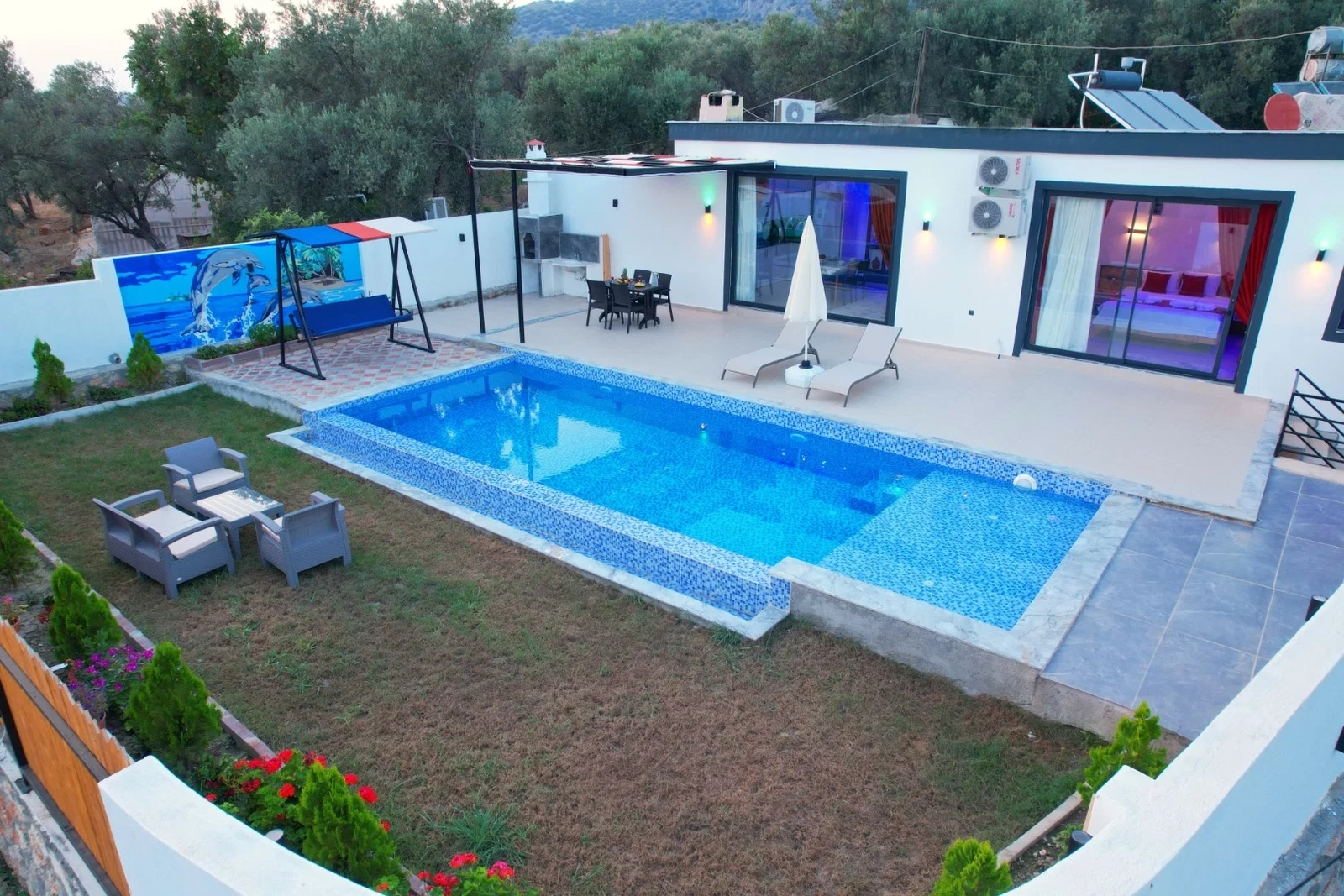 Çayköy’de Balayı Çiftlerine Uygun, Korunaklı Havuzlu, Jakuzili, Ekonomik Villa