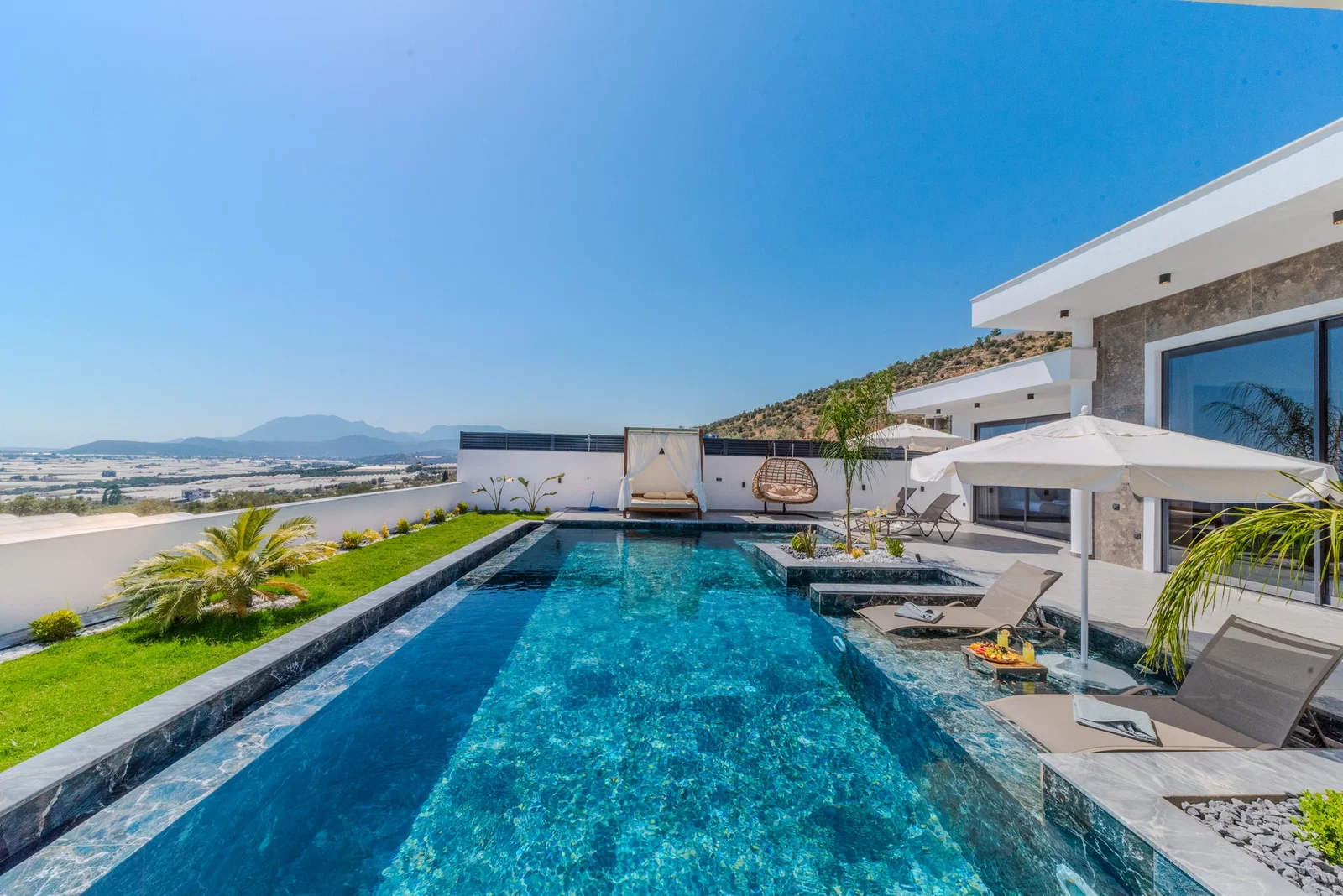 Çavdır’da Sakin Konumda, Özel Havuzlu, Jakuzili, Kiralık Villa