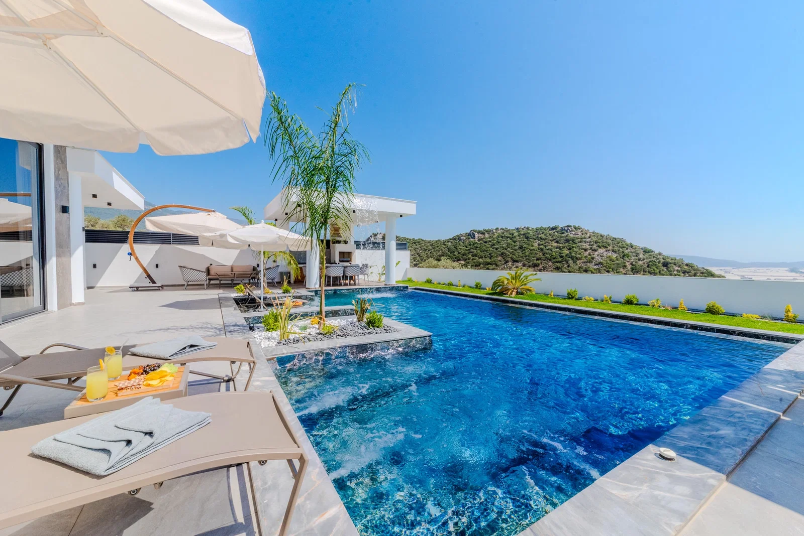 Çavdır’da Sakin Konumda, Özel Havuzlu, Jakuzili, Kiralık Villa