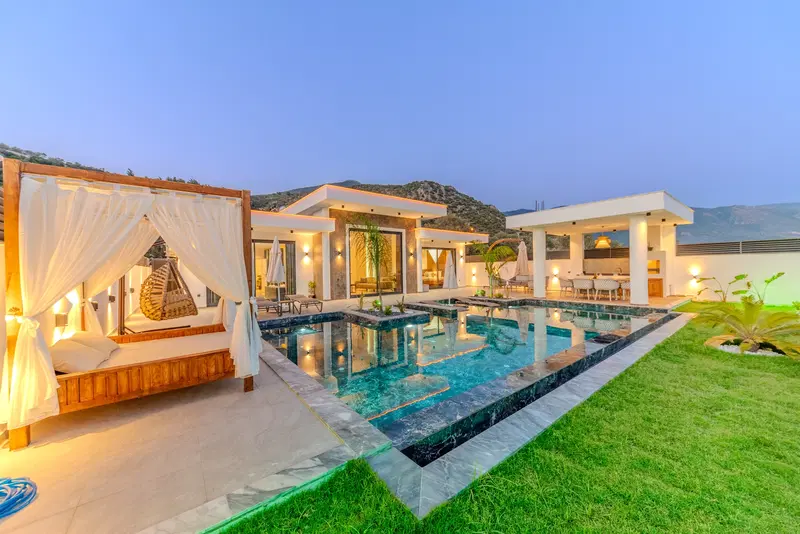 Çavdır’da korunaklı havuzlu kiralık villa