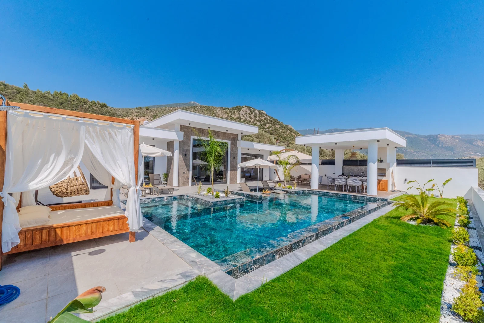 Çavdır’da Sakin Konumda, Özel Havuzlu, Jakuzili, Kiralık Villa