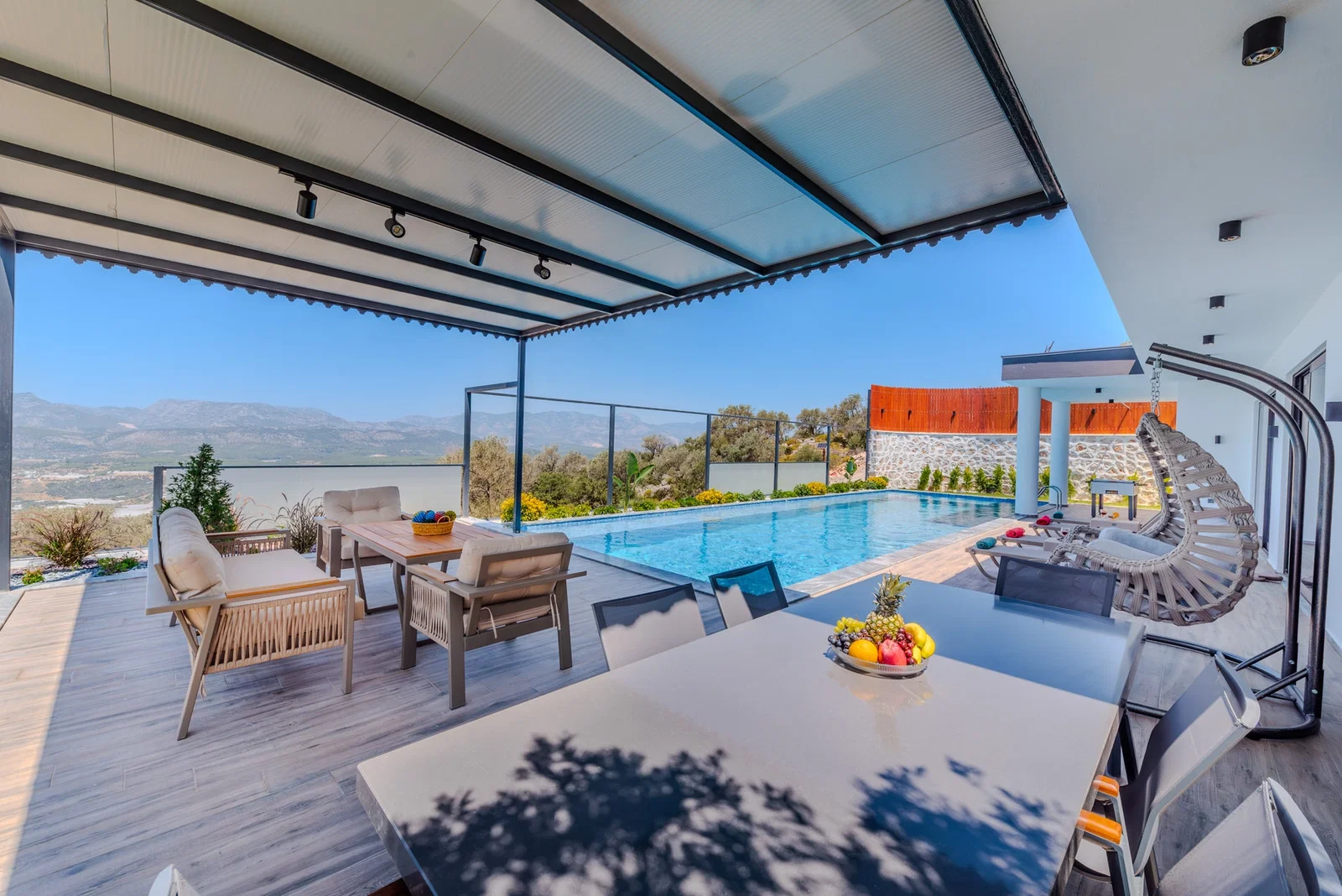 Çavdır’da Korunaklı, Çocuk Havuzlu, 5 Kişilik, Kiralık Villa