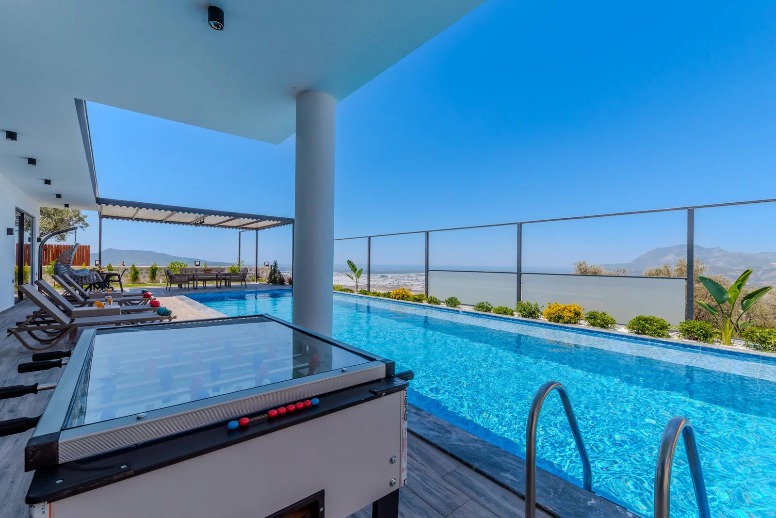 Çavdır’da Korunaklı, Çocuk Havuzlu, 5 Kişilik, Kiralık Villa