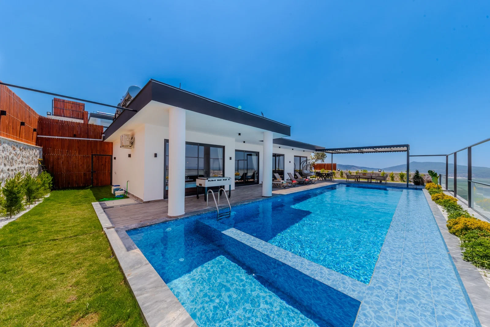 Çavdır’da Korunaklı, Çocuk Havuzlu, 5 Kişilik, Kiralık Villa