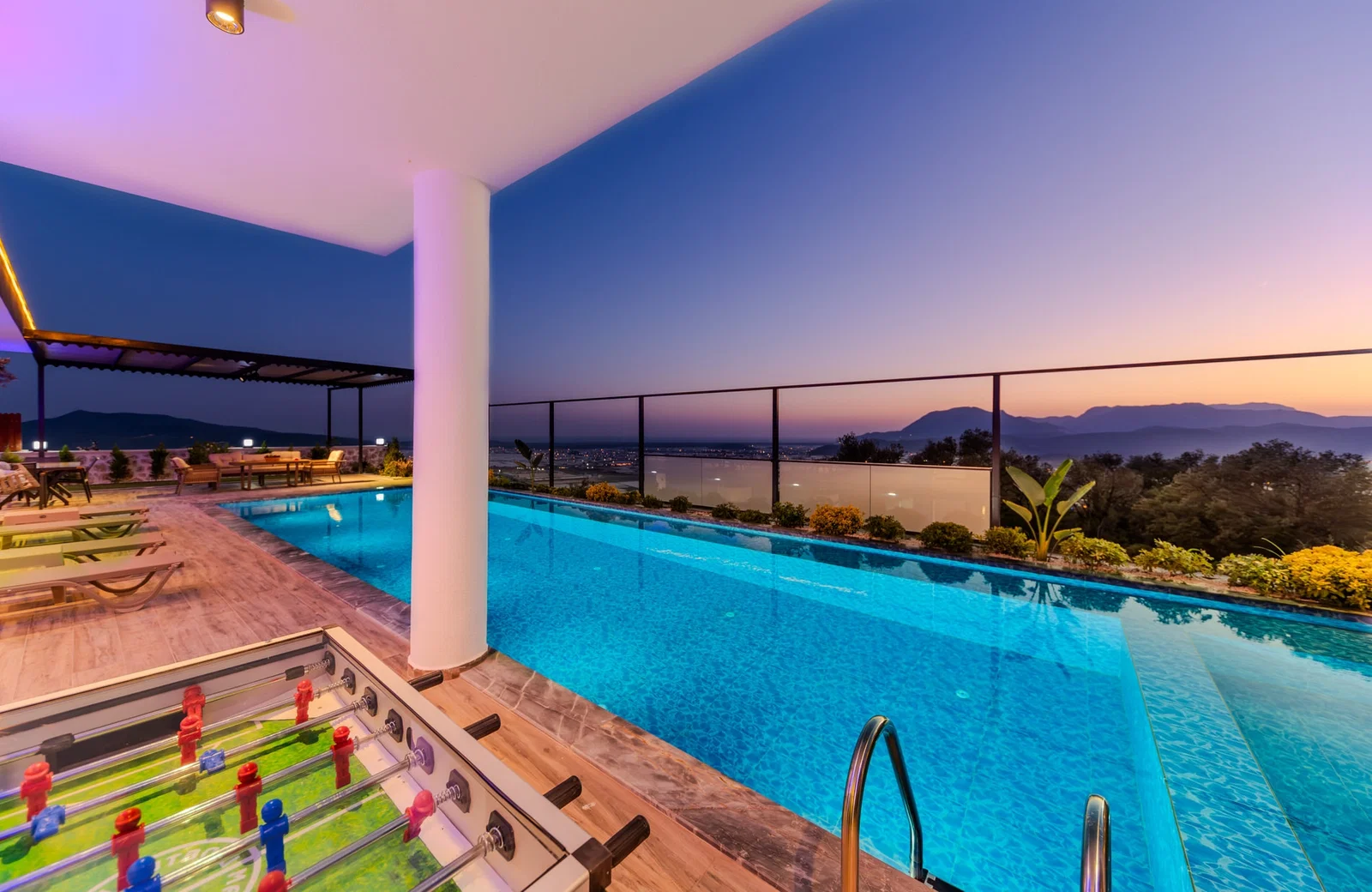 Çavdır’da Korunaklı, Çocuk Havuzlu, 5 Kişilik, Kiralık Villa