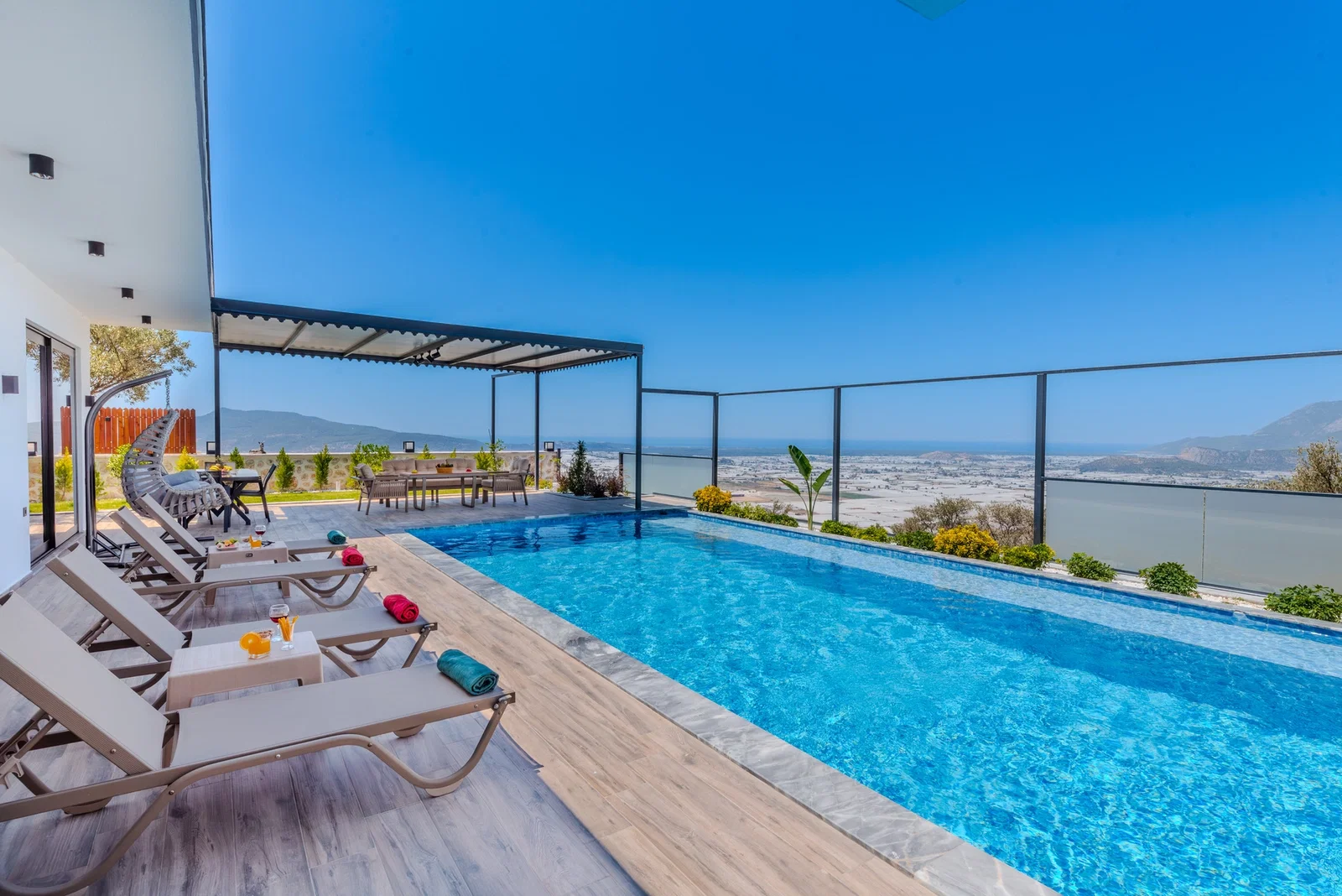Çavdır’da Korunaklı, Çocuk Havuzlu, 5 Kişilik, Kiralık Villa
