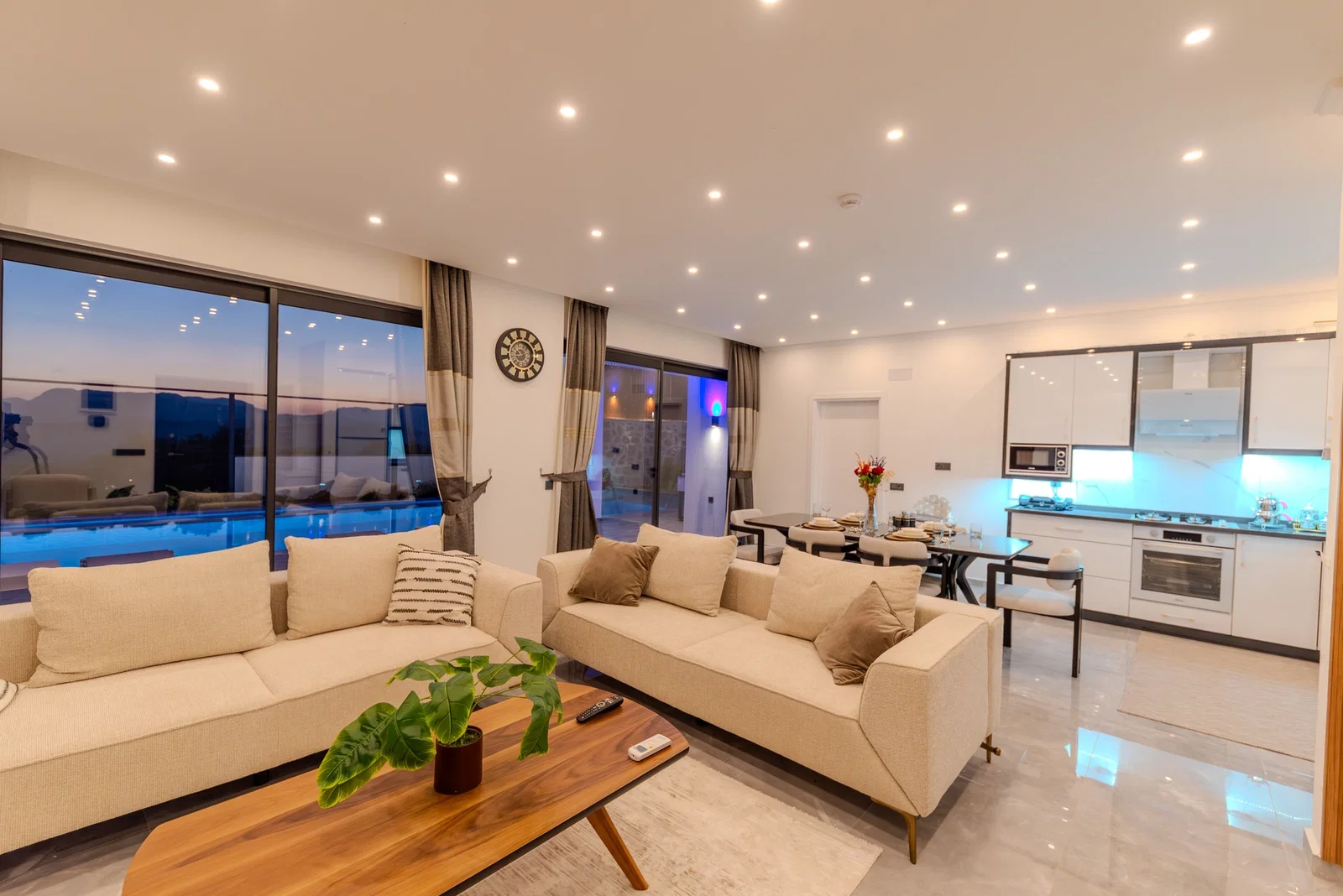 Çavdır’da Korunaklı, Çocuk Havuzlu, 5 Kişilik, Kiralık Villa