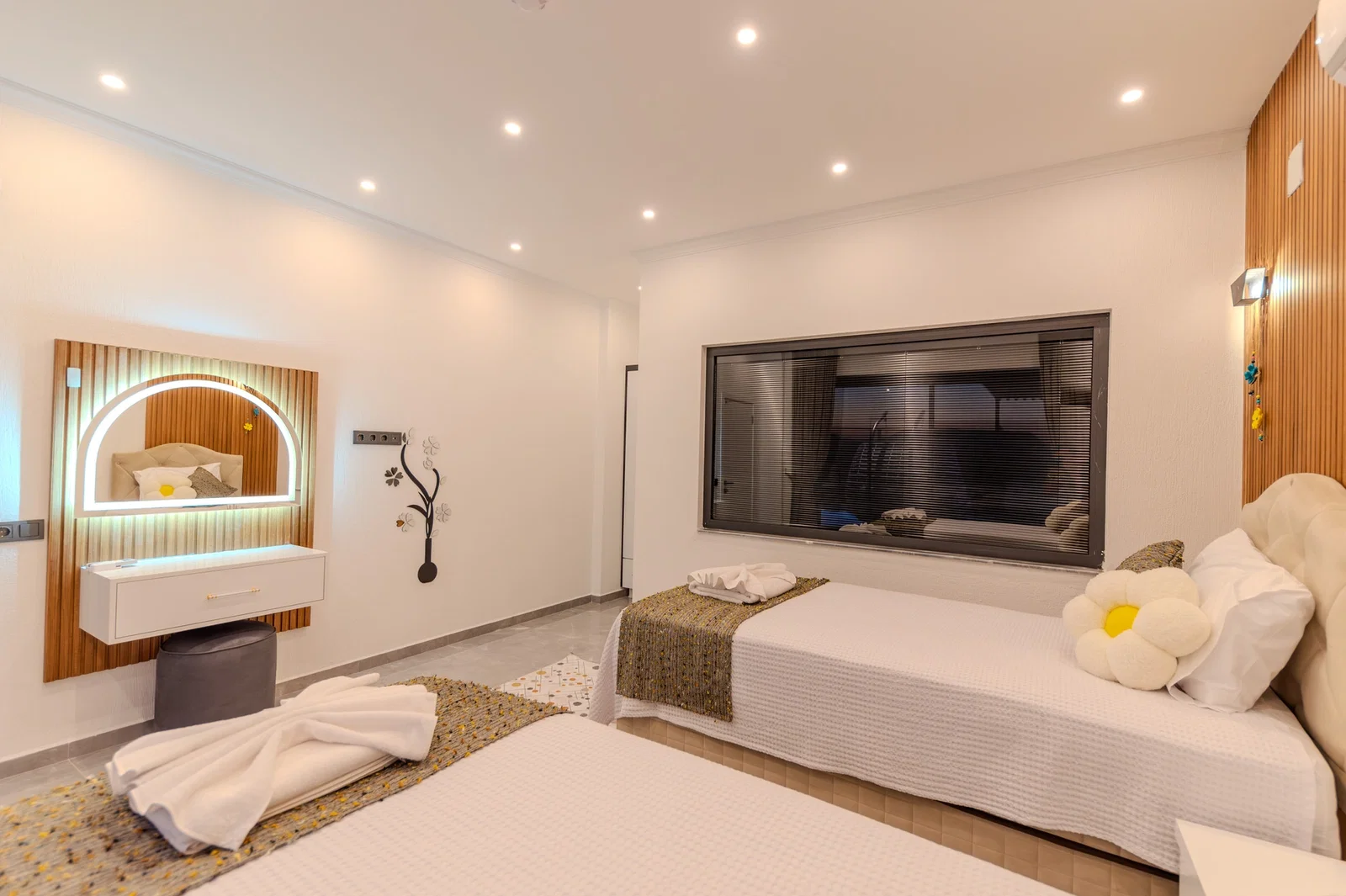 Çavdır’da Korunaklı, Çocuk Havuzlu, 5 Kişilik, Kiralık Villa