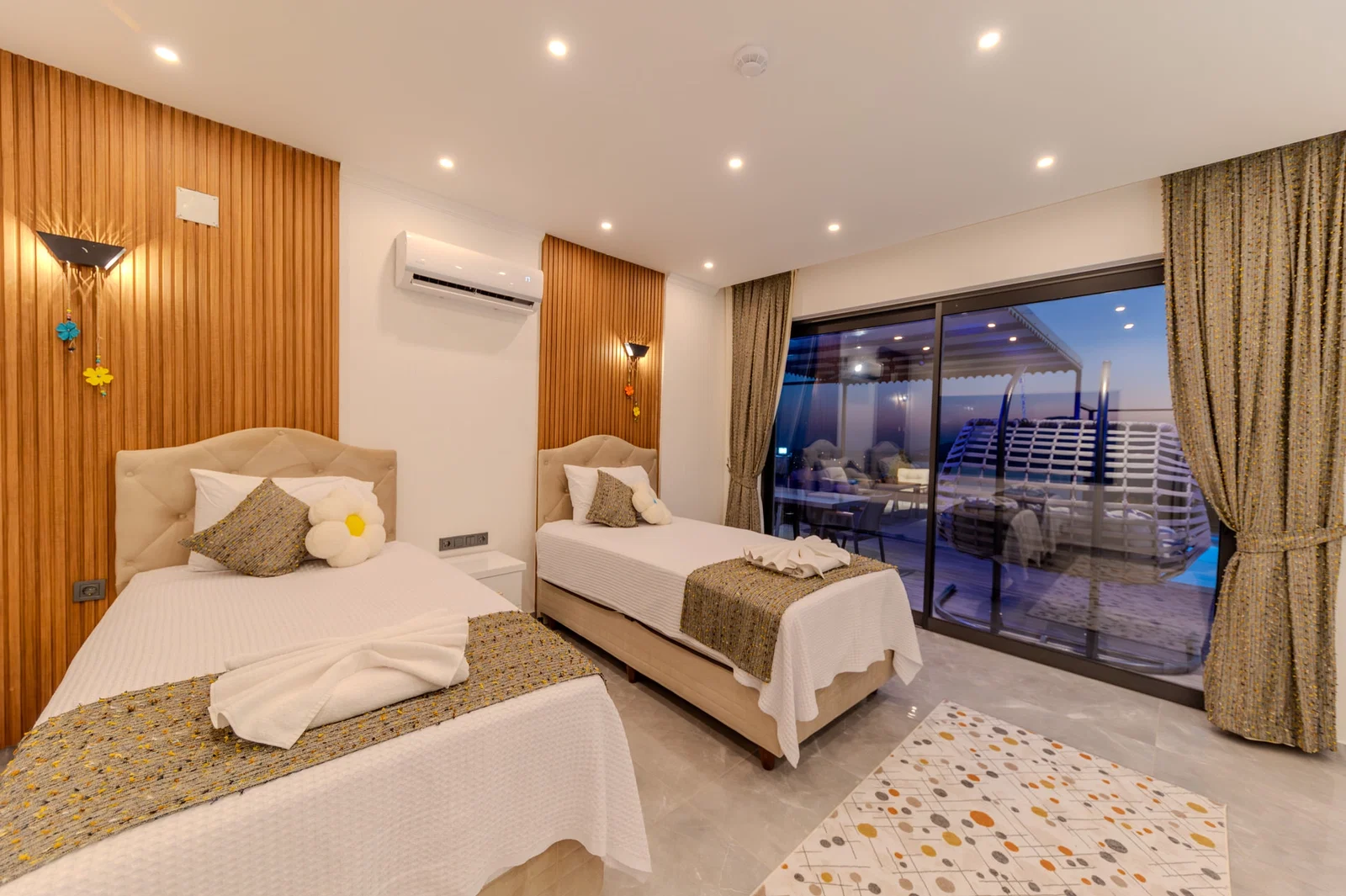 Çavdır’da Korunaklı, Çocuk Havuzlu, 5 Kişilik, Kiralık Villa