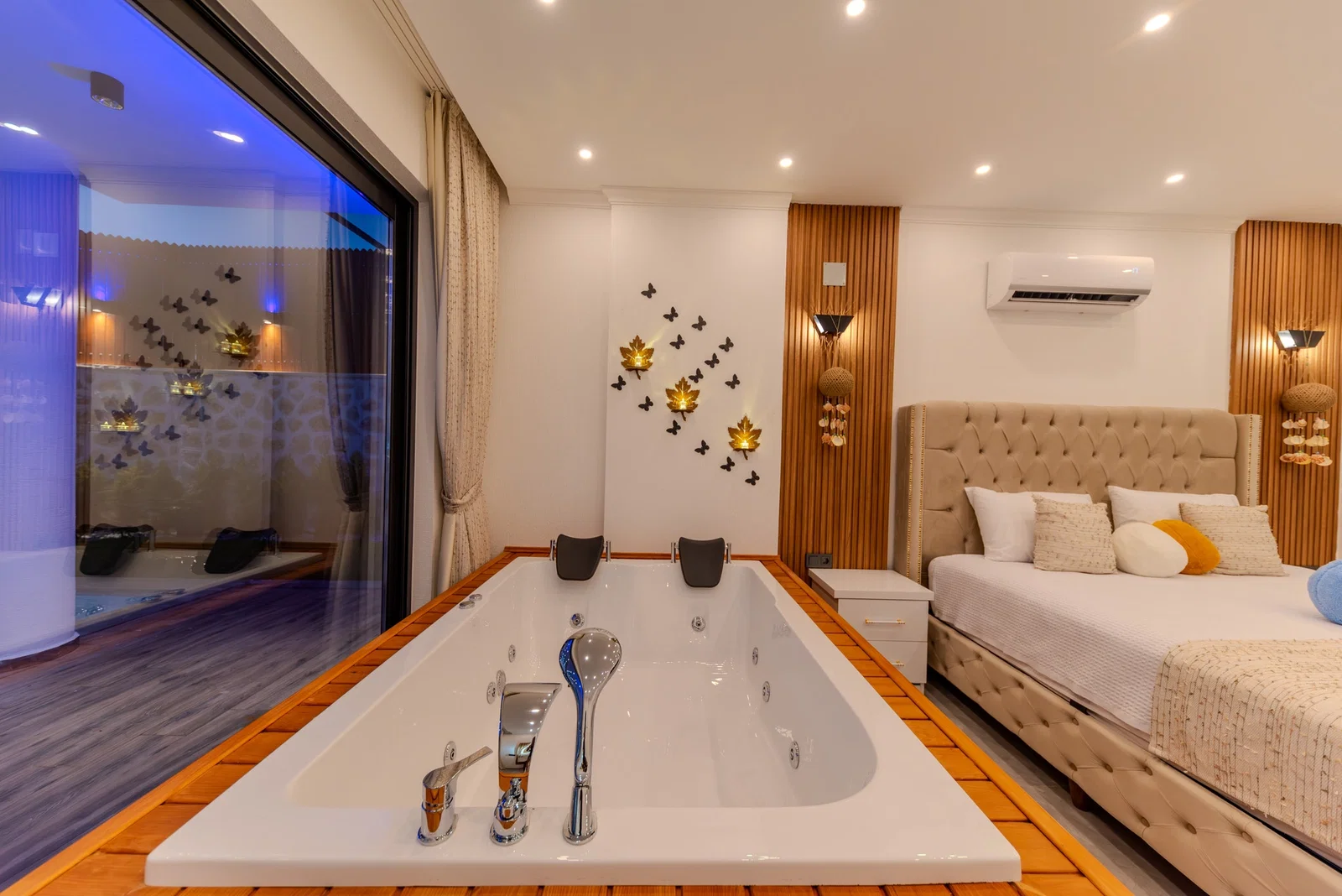 Çavdır’da Korunaklı, Çocuk Havuzlu, 5 Kişilik, Kiralık Villa