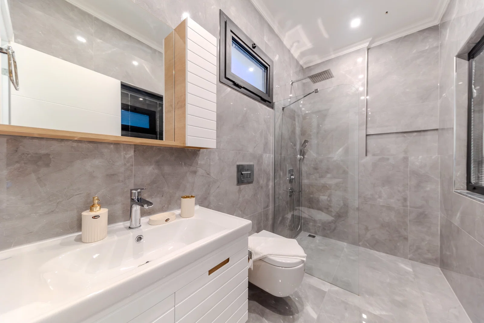 Çavdır’da Korunaklı, Çocuk Havuzlu, 5 Kişilik, Kiralık Villa