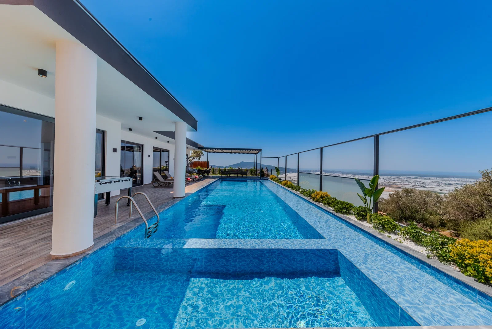 Çavdır’da Korunaklı, Çocuk Havuzlu, 5 Kişilik, Kiralık Villa