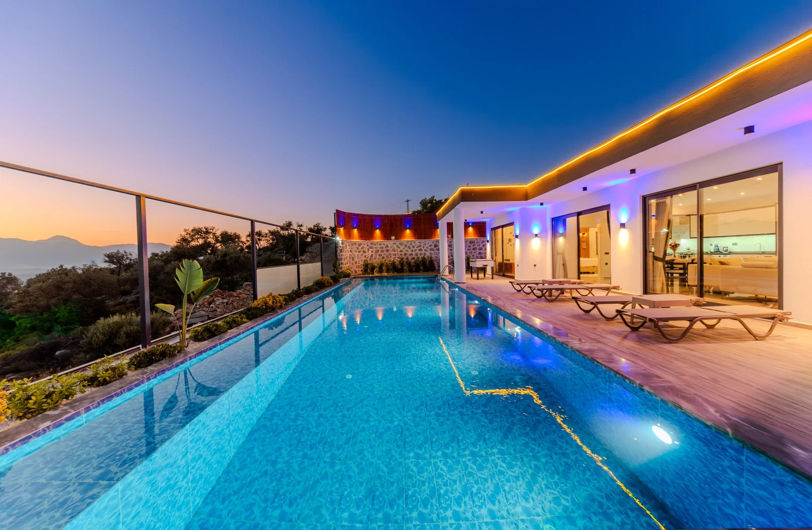 Çavdır’da Korunaklı, Çocuk Havuzlu, 5 Kişilik, Kiralık Villa