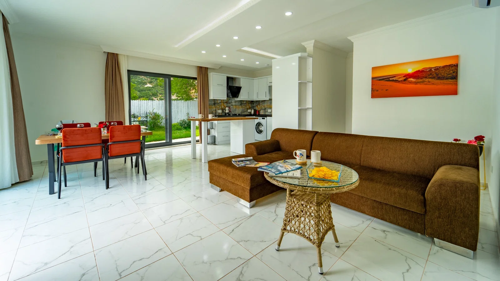 Bezirgan’da Balayı Çiftlerine Uygun, Korunaklı Havuzlu, 2 Yatak Odalı, Kiralık Villa