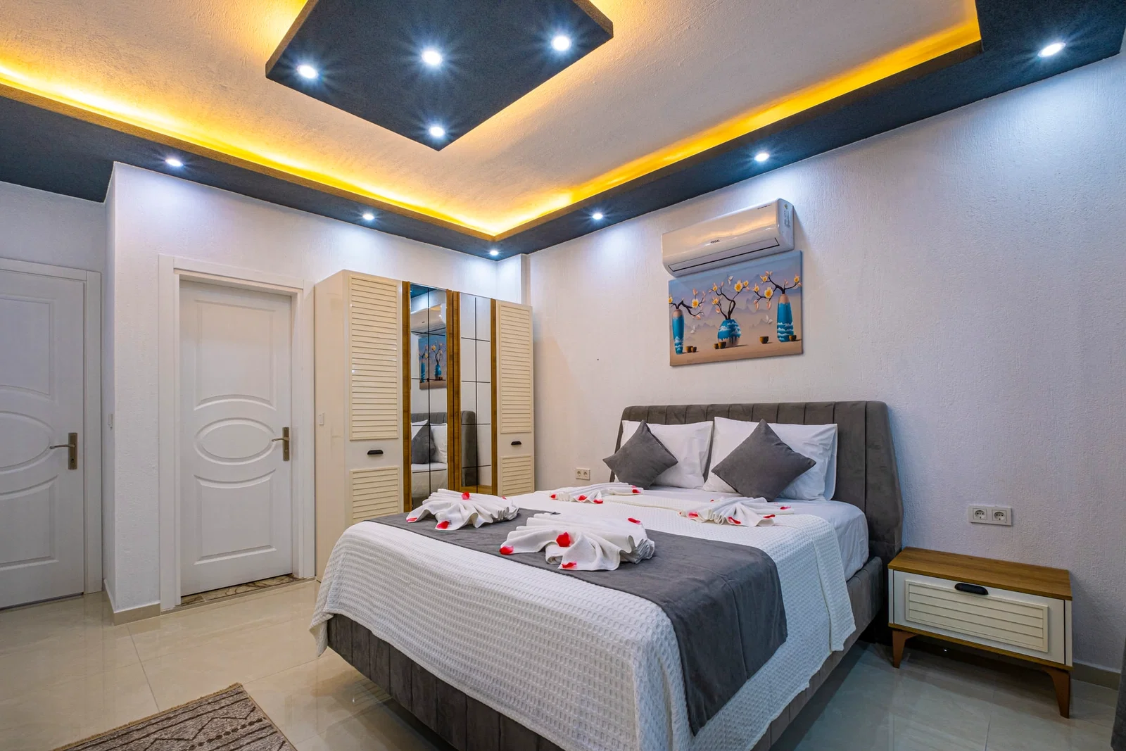 Bezirgan’da Korunaklı, Çocuk Havuzlu, Jakuzili, Kiralık Villa