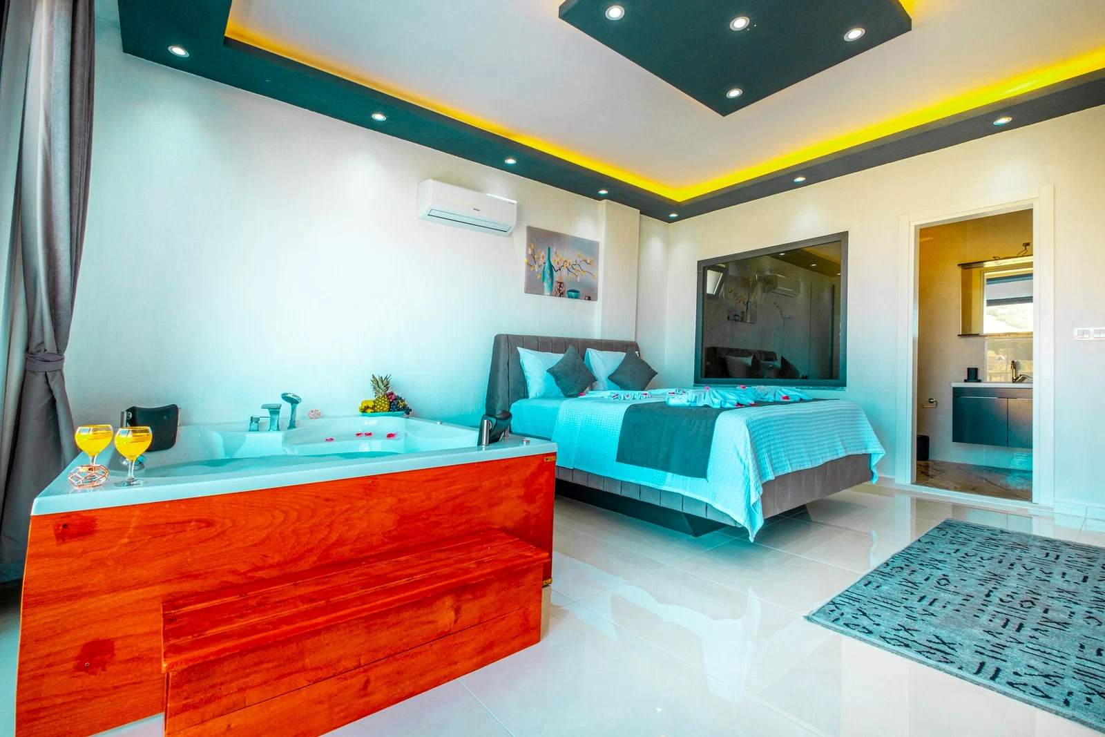 Bezirgan’da Korunaklı, Çocuk Havuzlu, Jakuzili, Kiralık Villa