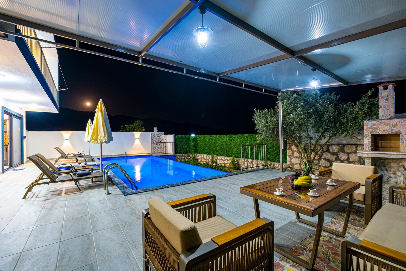 Bezirgan’da Korunaklı, Çocuk Havuzlu, Jakuzili, Kiralık Villa