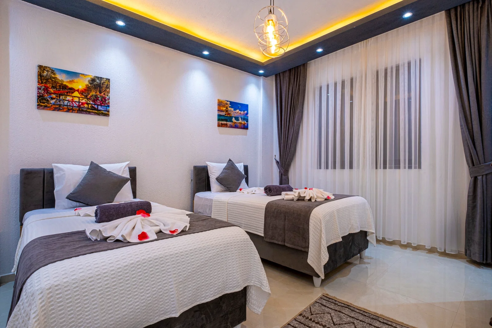 Bezirgan’da Korunaklı, Çocuk Havuzlu, Jakuzili, Kiralık Villa